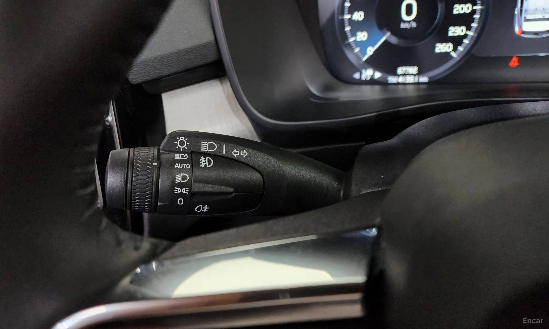 Volvo XC40 превью 16