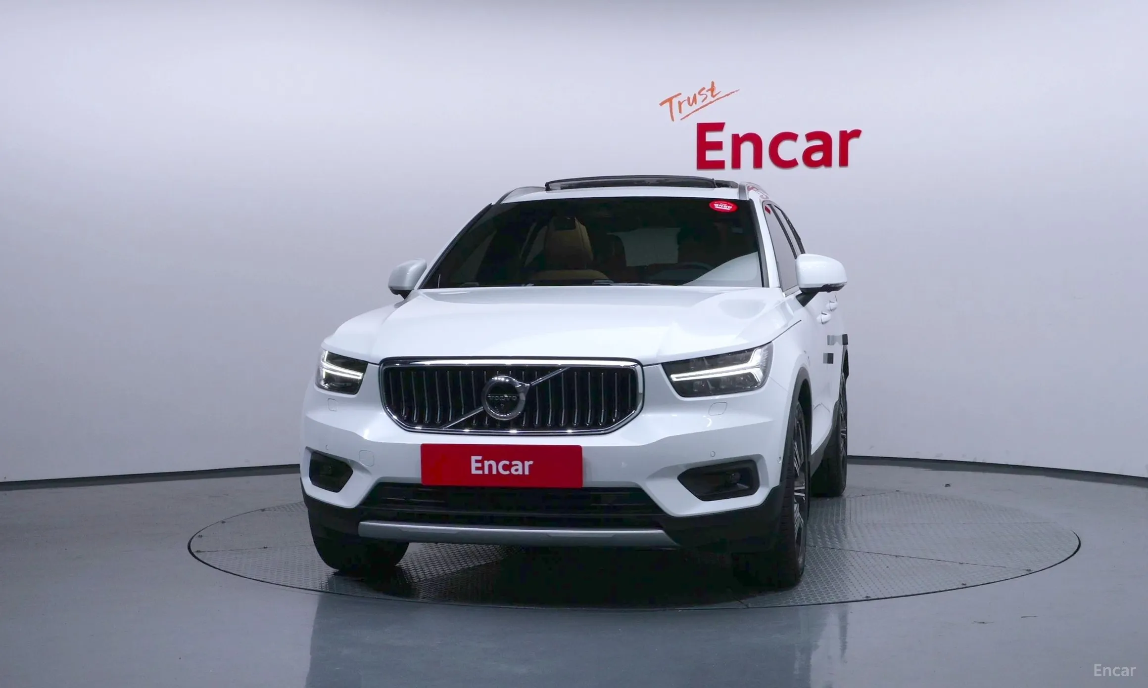 Volvo XC40 превью 3