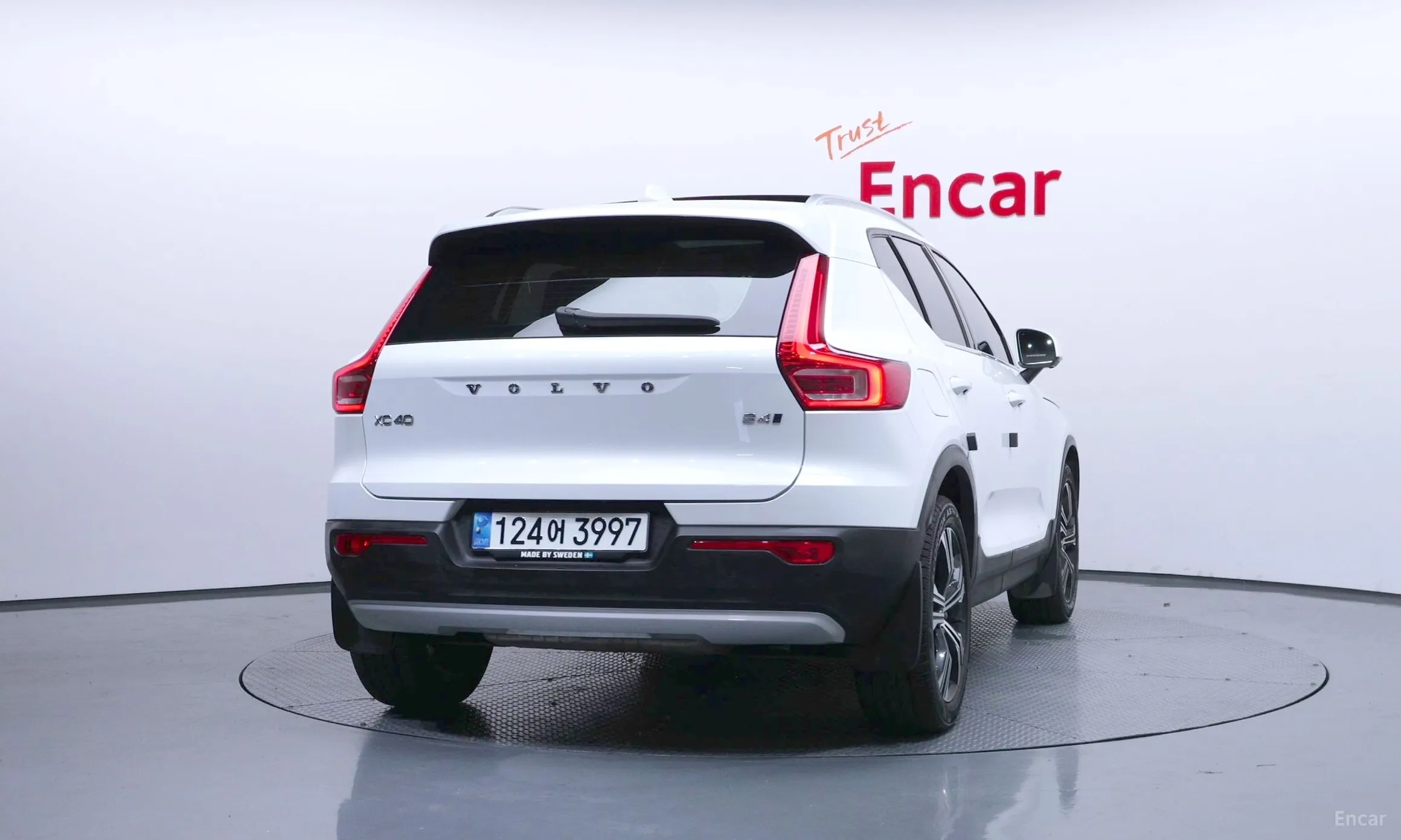 Volvo XC40 превью 4