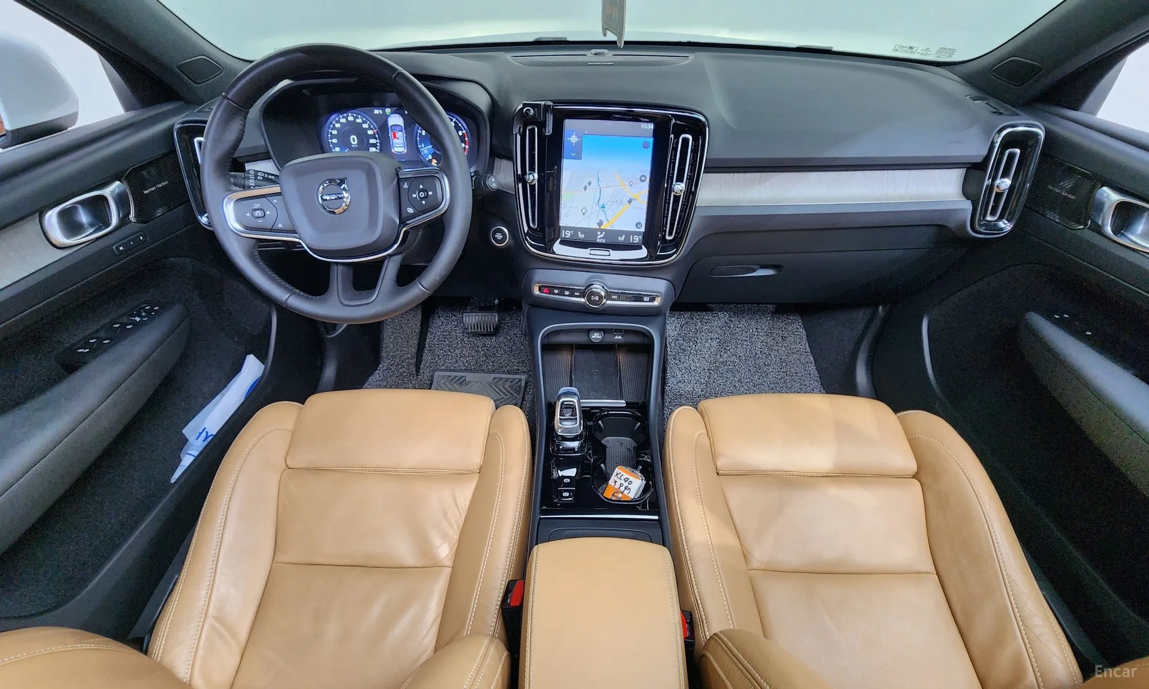 Volvo XC40 превью 7
