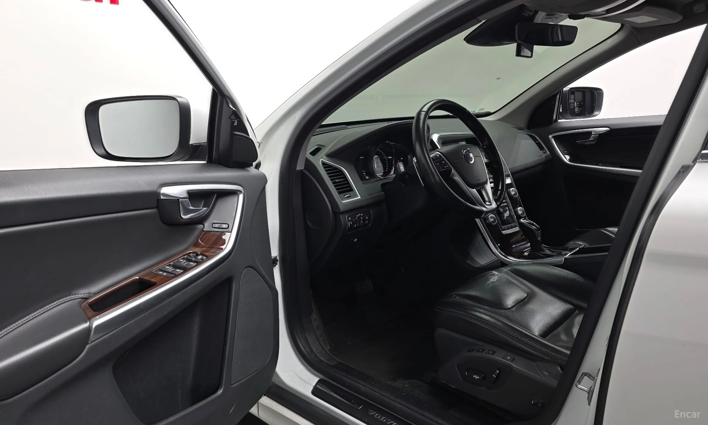 Volvo XC60 превью 10