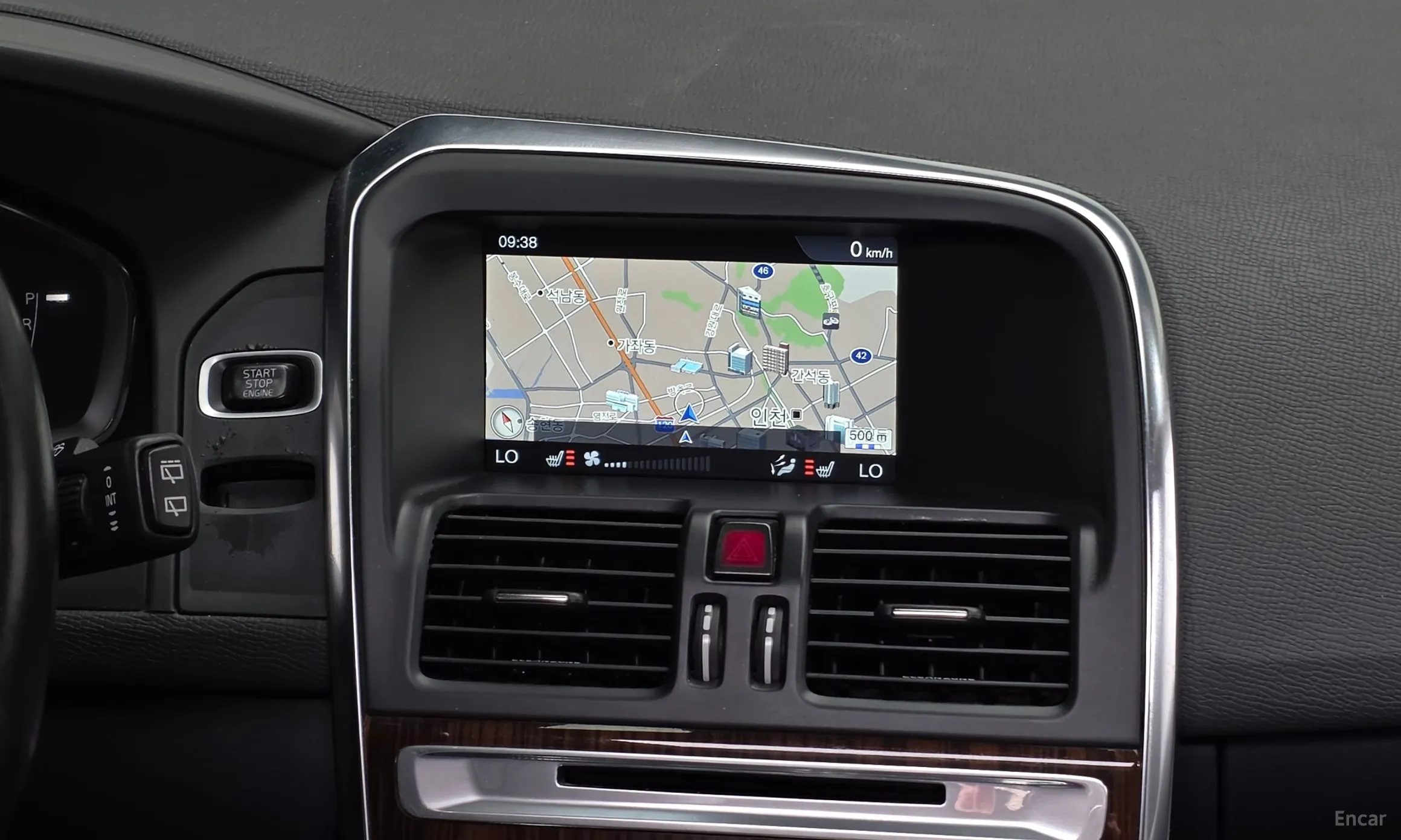 Volvo XC60 превью 14