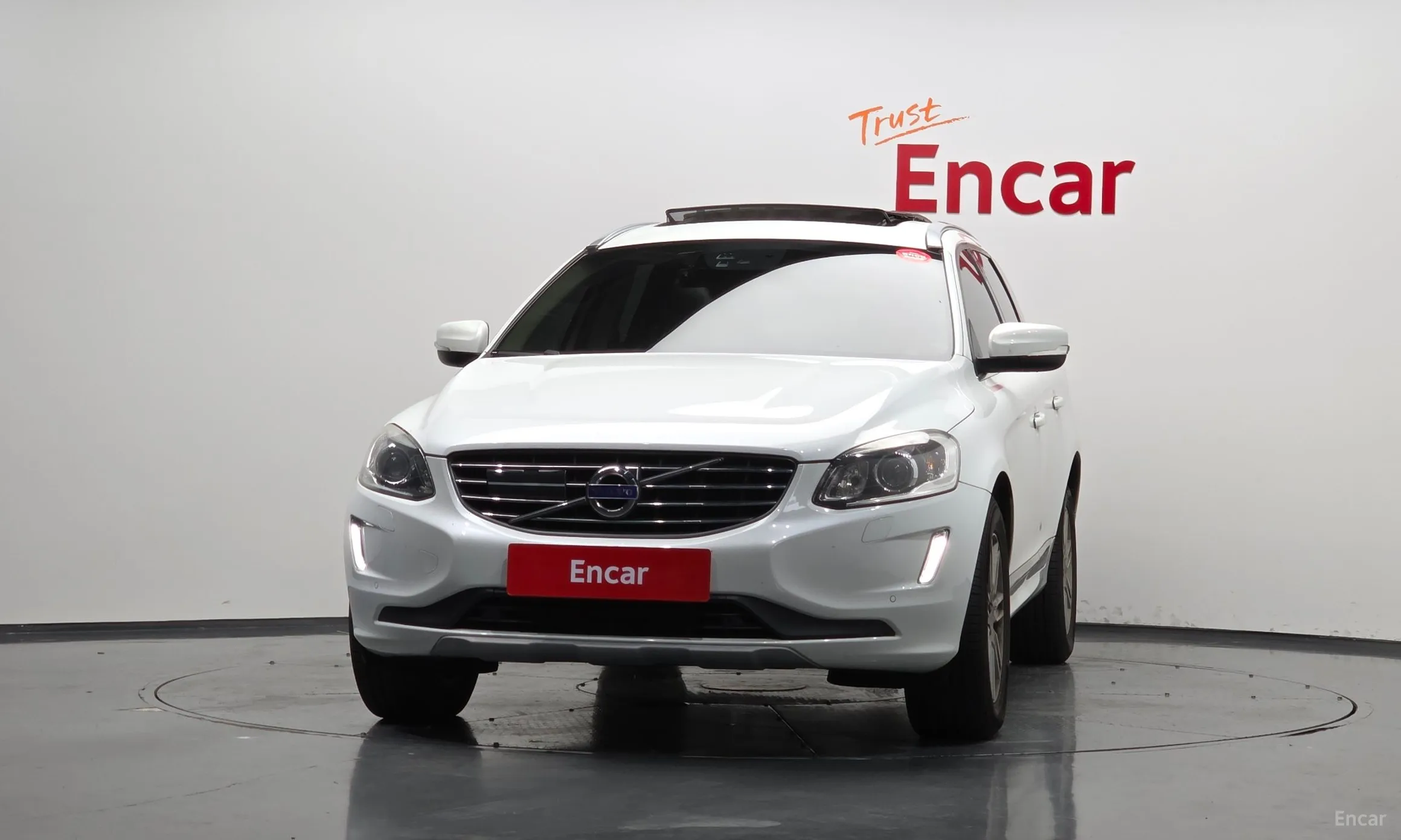 Volvo XC60 превью 3