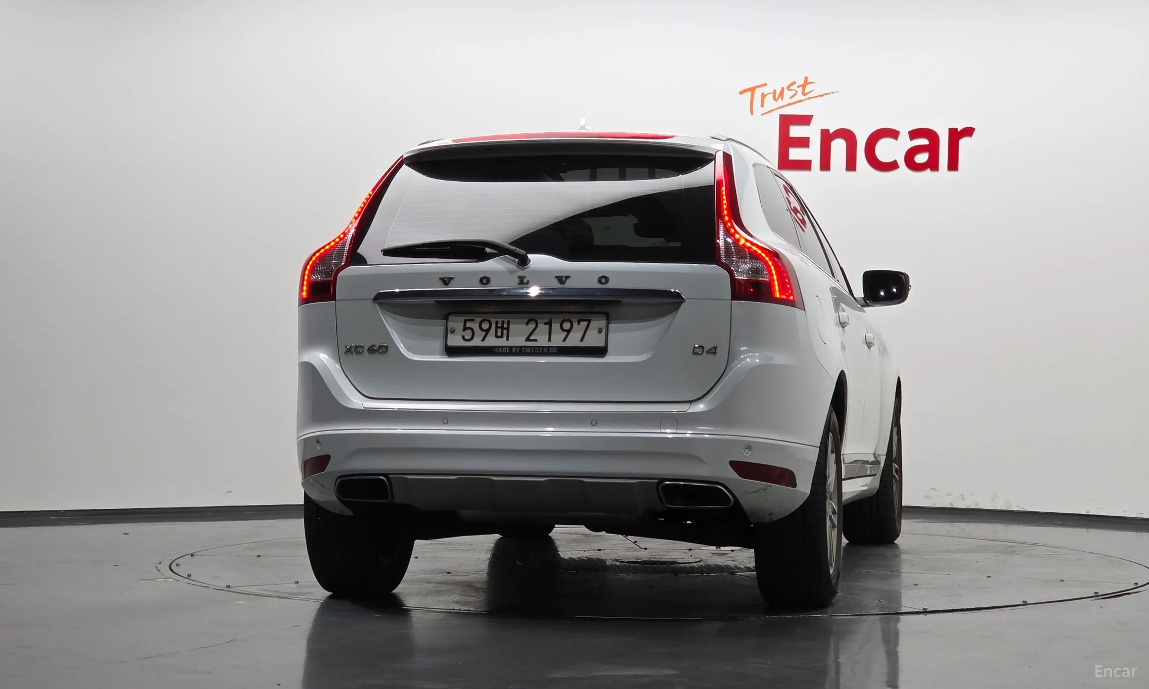 Volvo XC60 превью 4