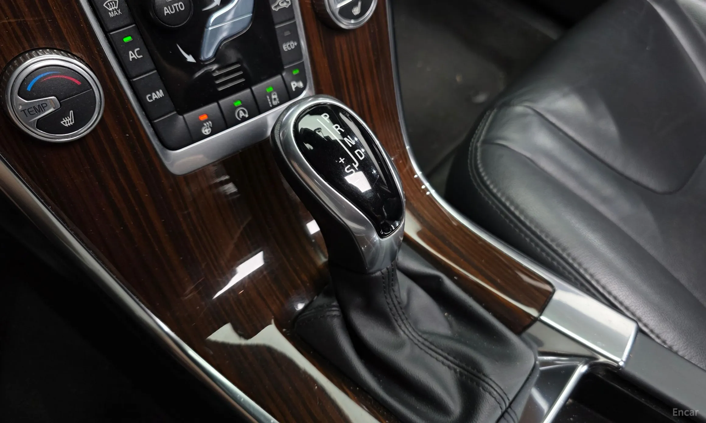 Volvo XC60 превью 9