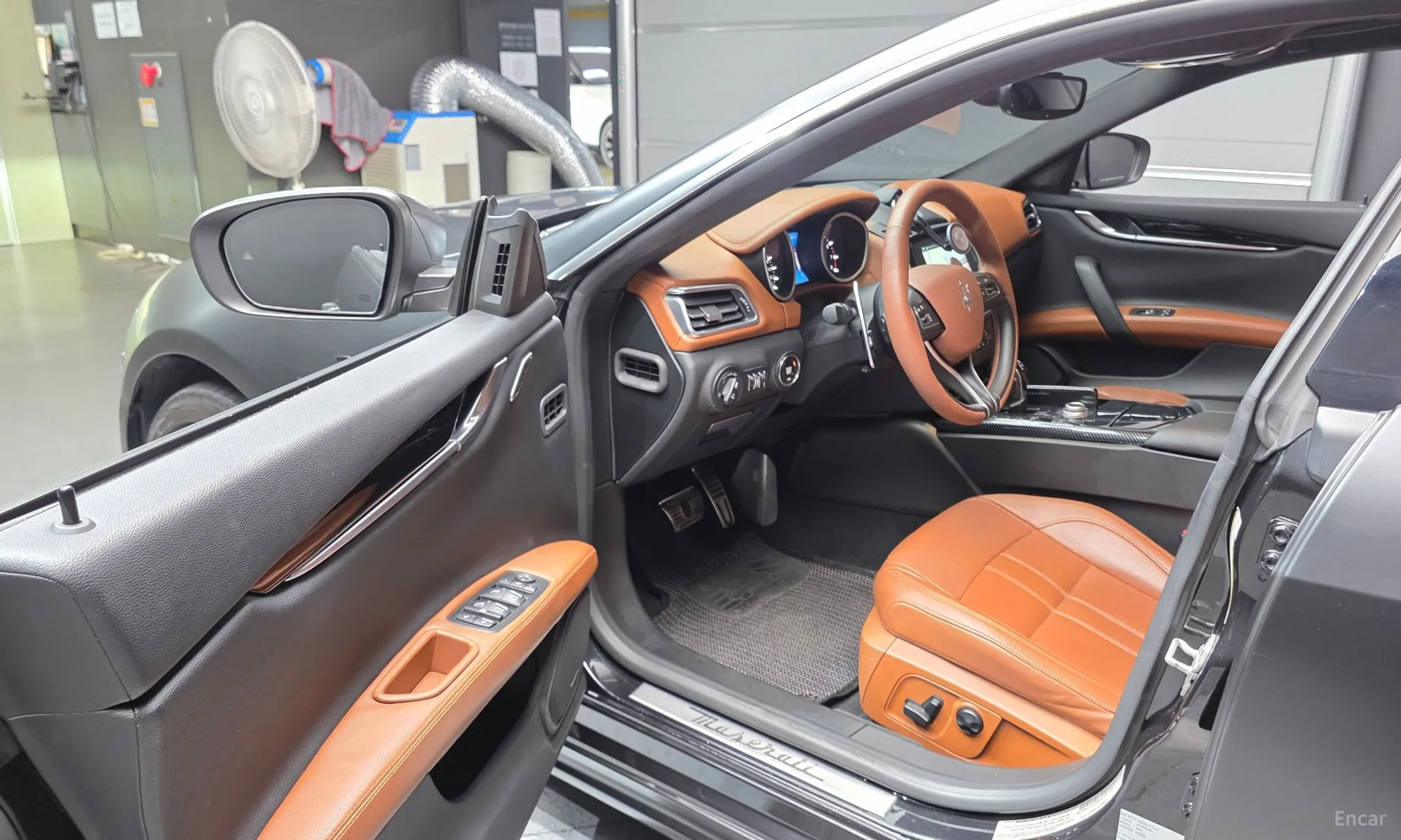 Maserati Ghibli превью 10