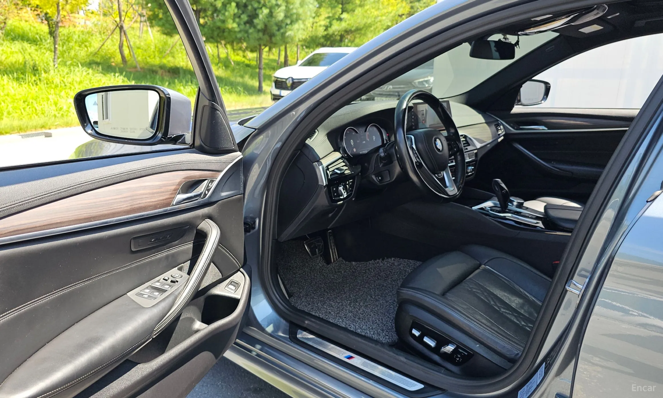 BMW 5 Series (G30) превью 10