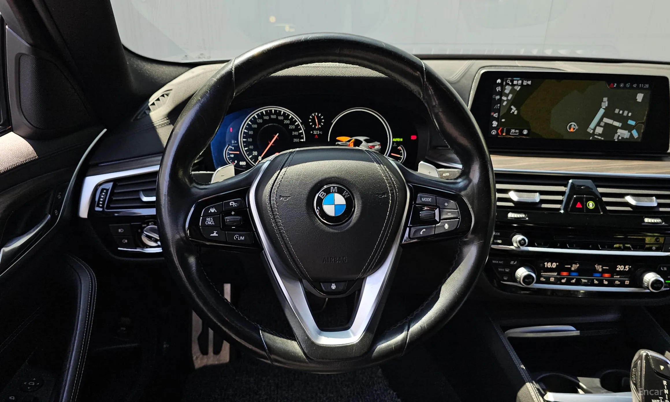BMW 5 Series (G30) превью 13