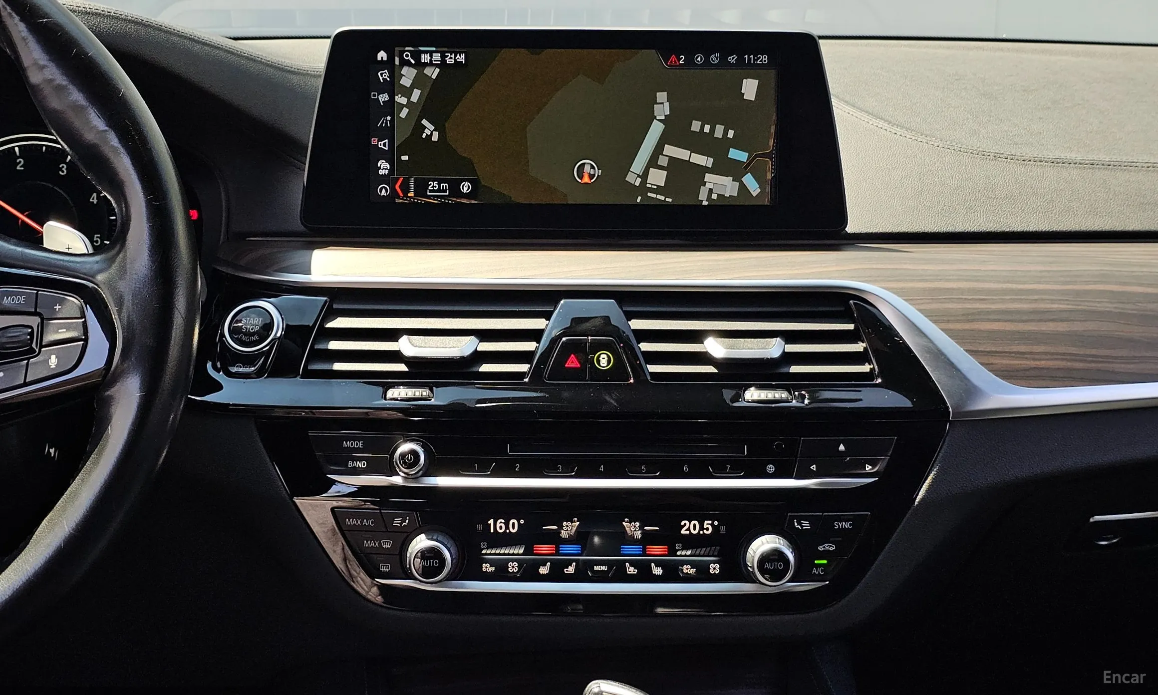 BMW 5 Series (G30) превью 14