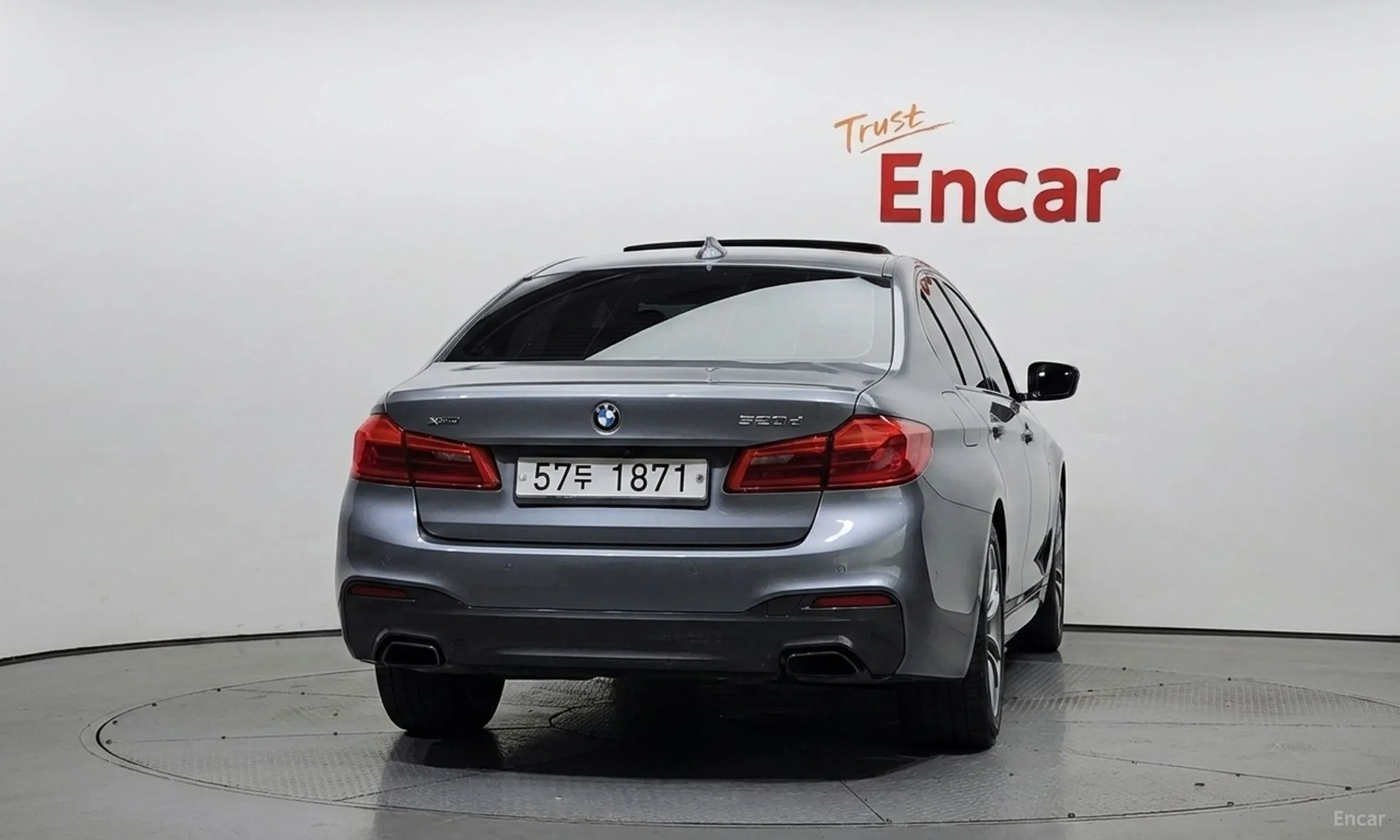 BMW 5 Series (G30) превью 4