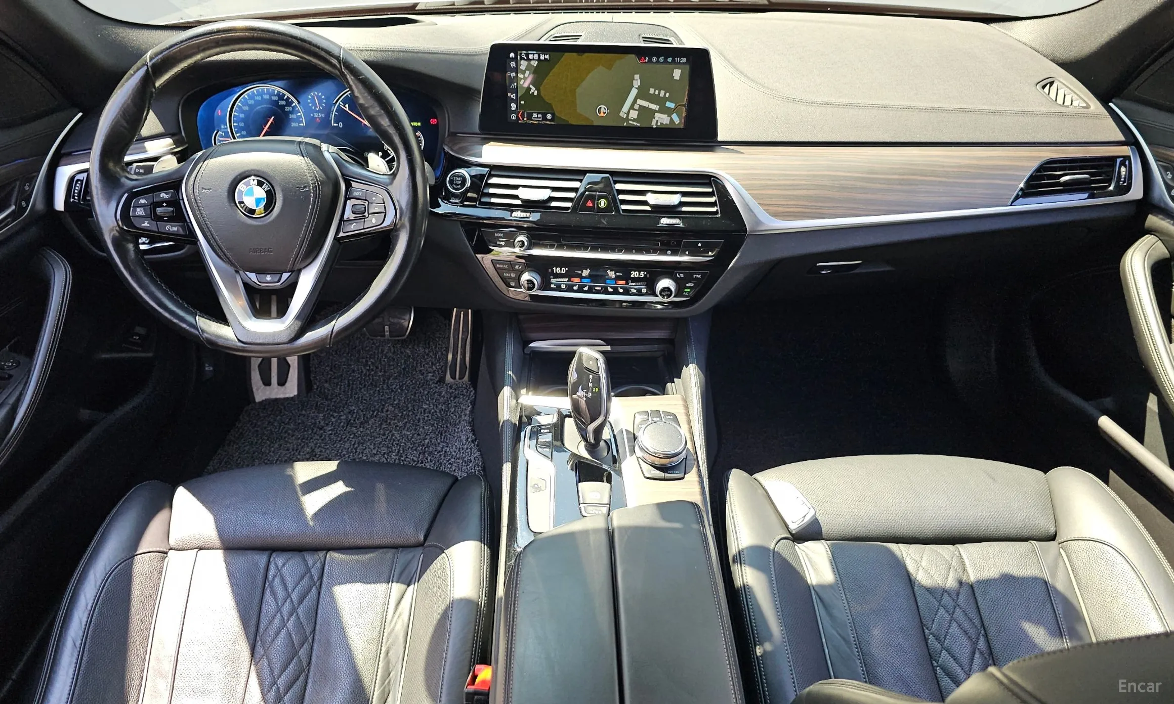 BMW 5 Series (G30) превью 7