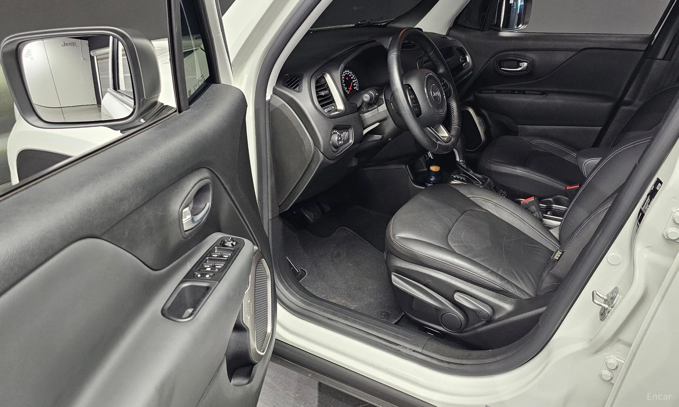 Jeep Renegade превью 10