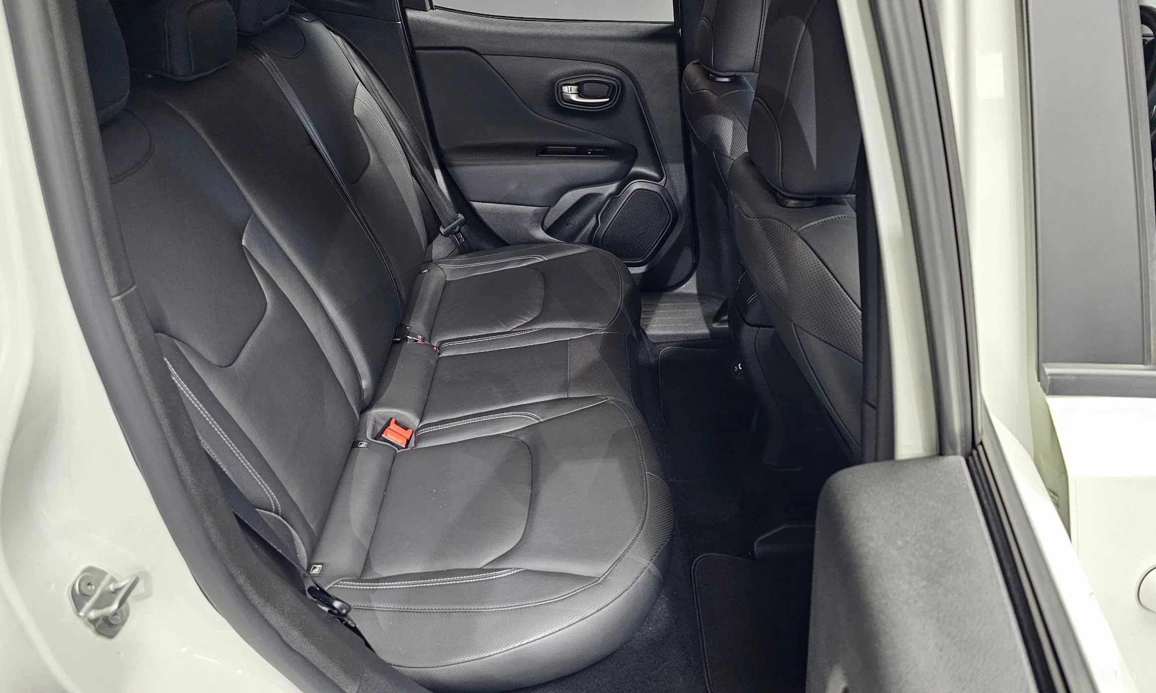 Jeep Renegade превью 11