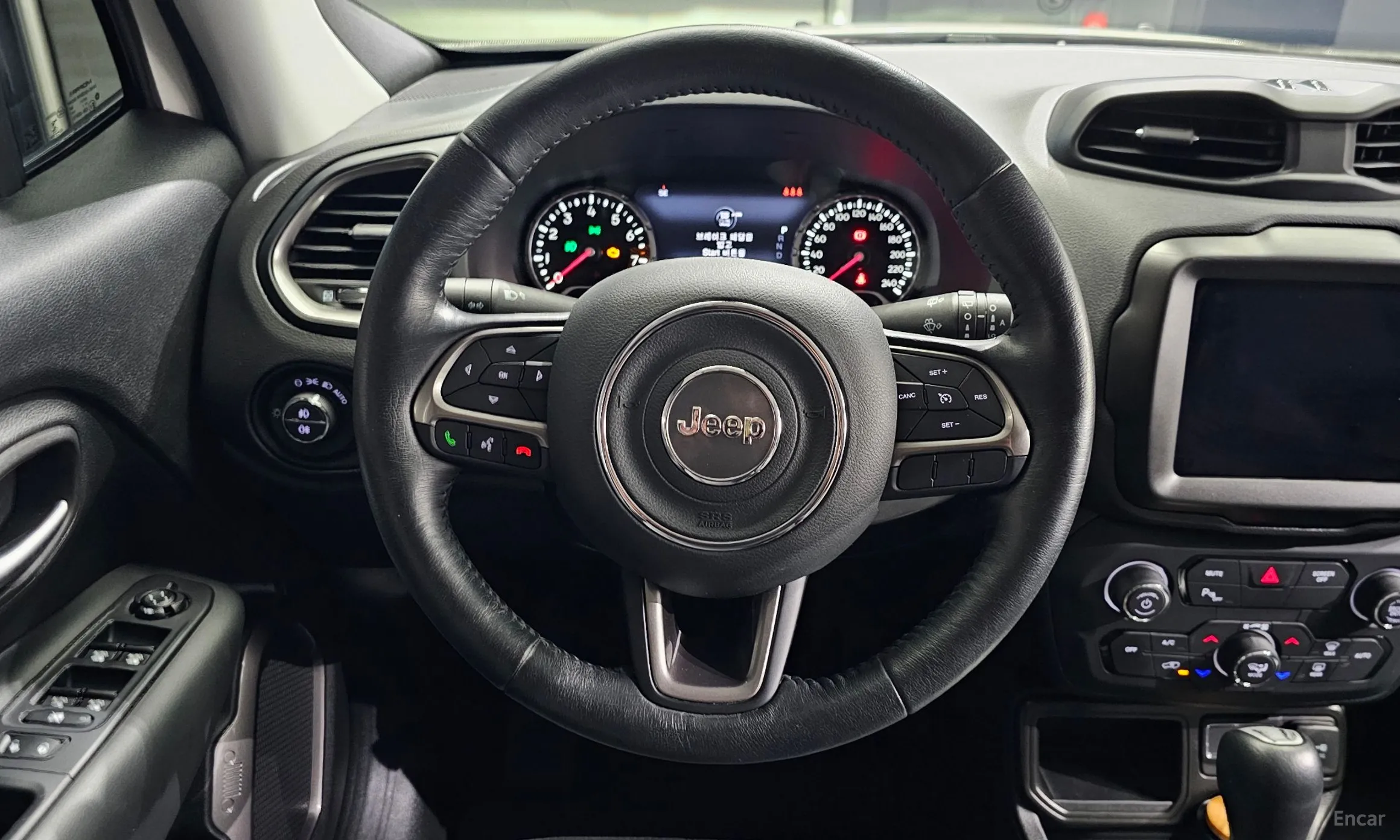 Jeep Renegade превью 14