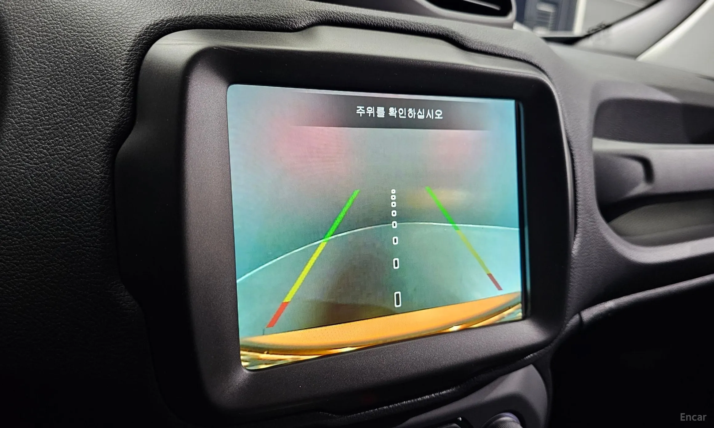 Jeep Renegade превью 15