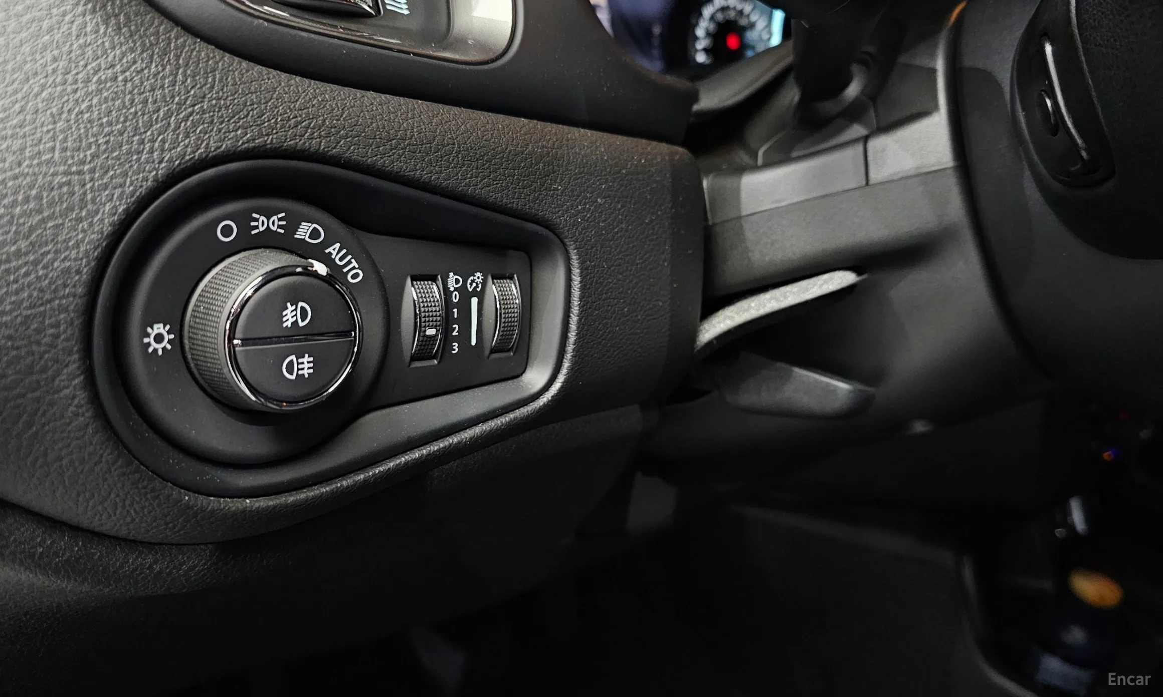 Jeep Renegade превью 18