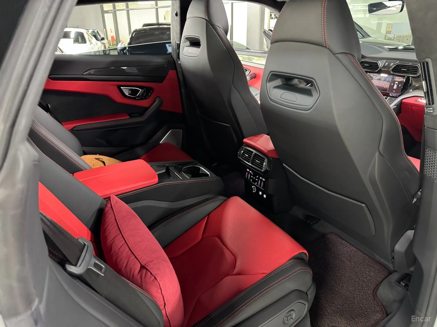 Lamborghini Urus превью 11