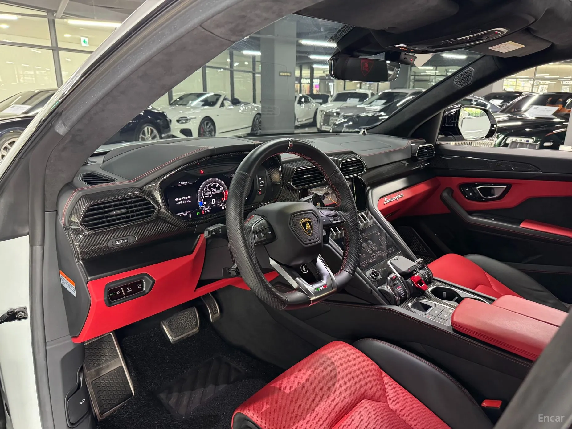 Lamborghini Urus превью 5