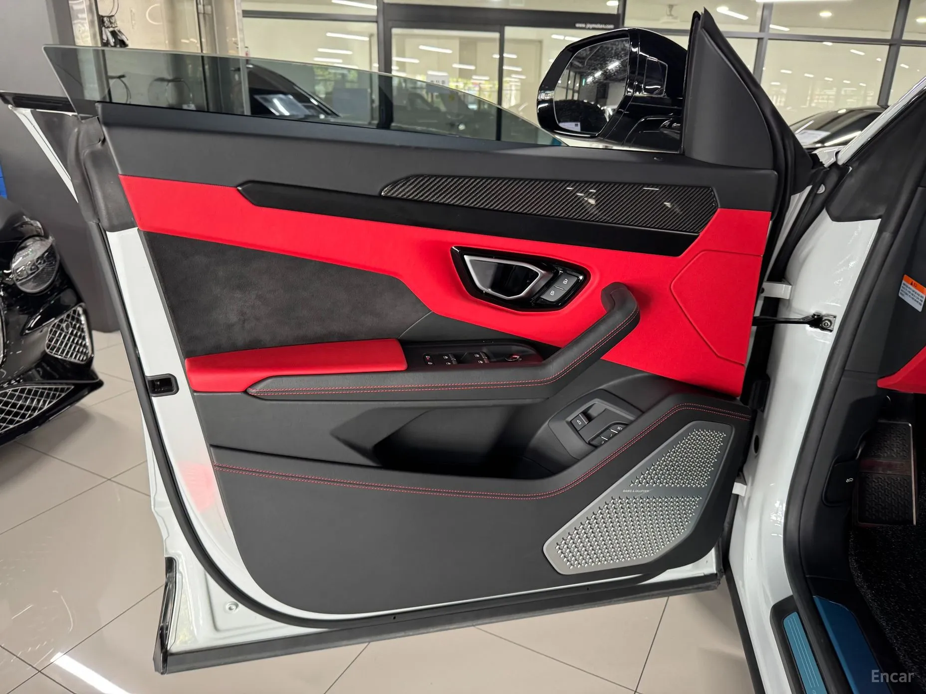 Lamborghini Urus превью 8