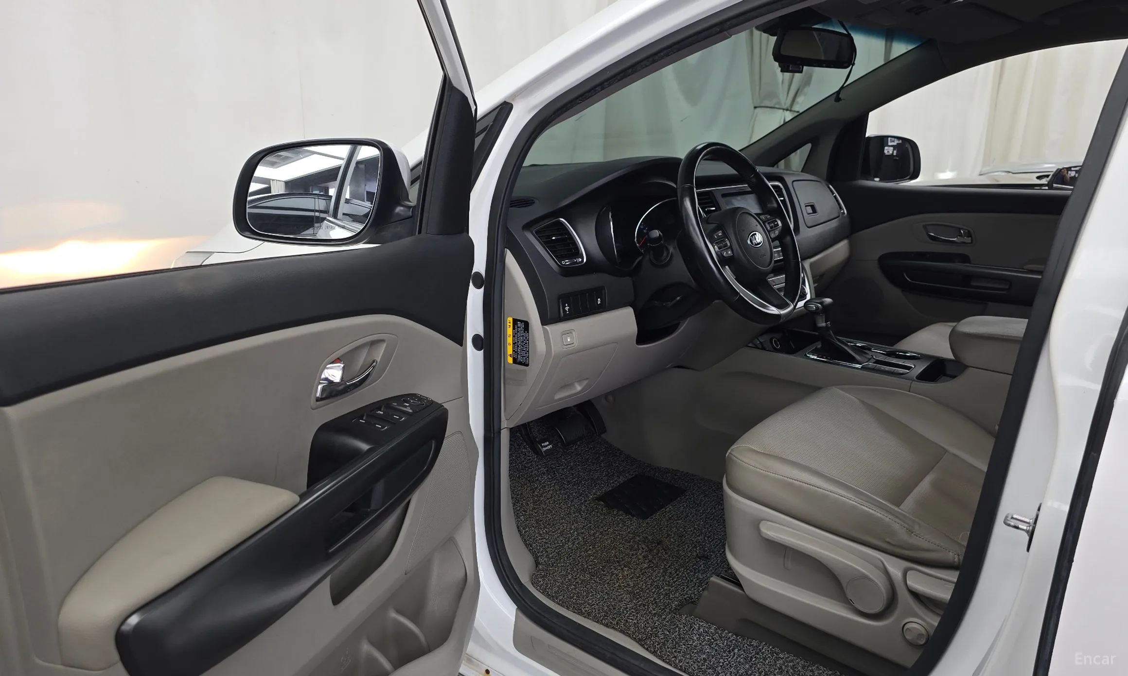Kia Carnival превью 10