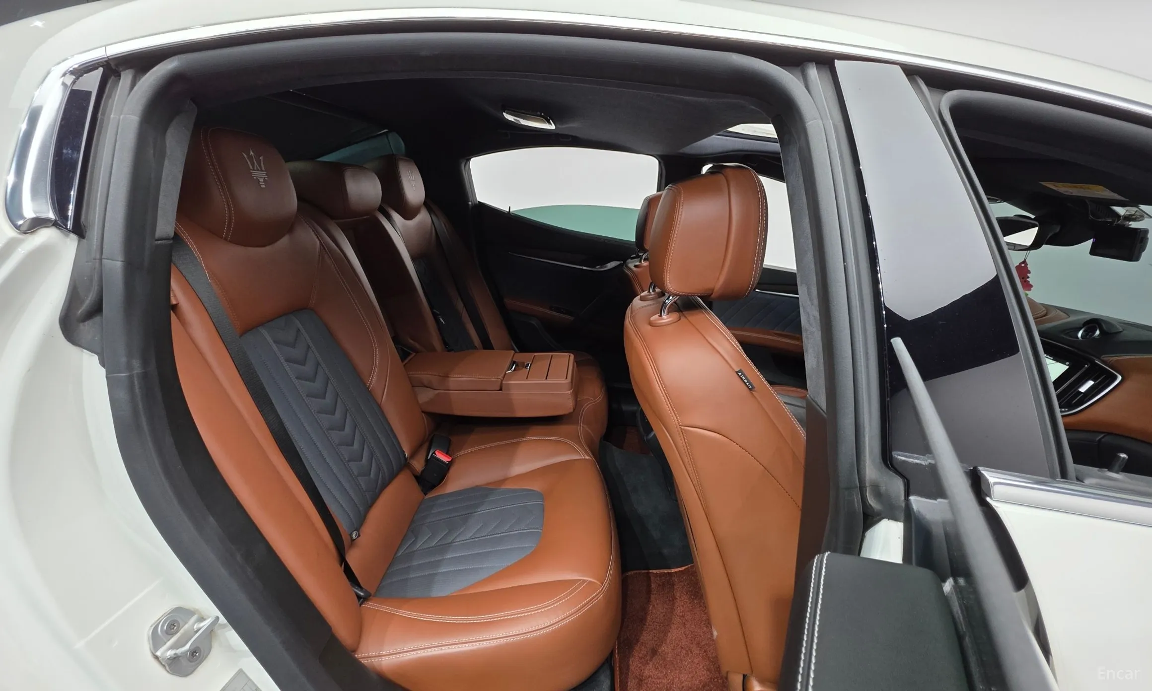 Maserati Ghibli превью 19