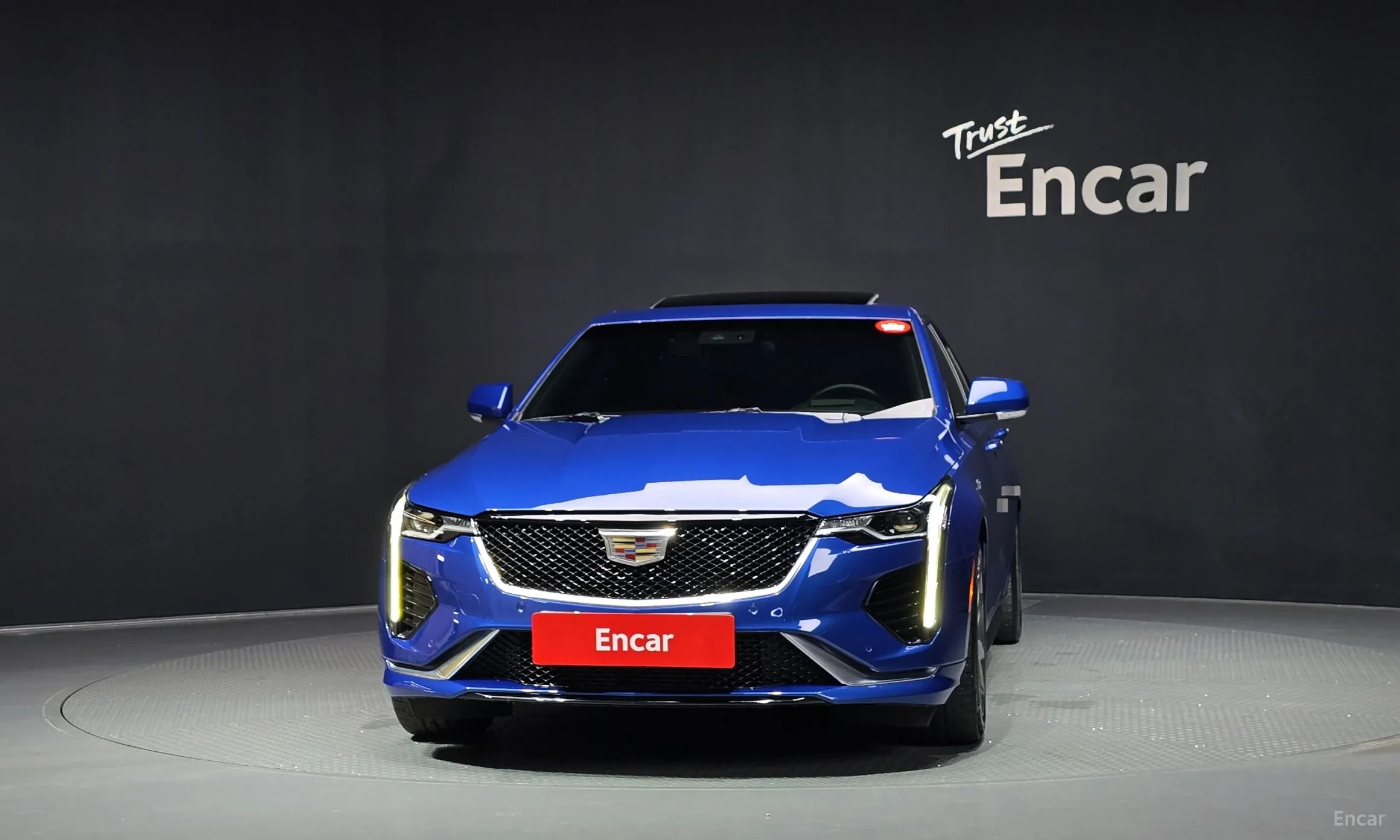 Cadillac CT4 превью 3