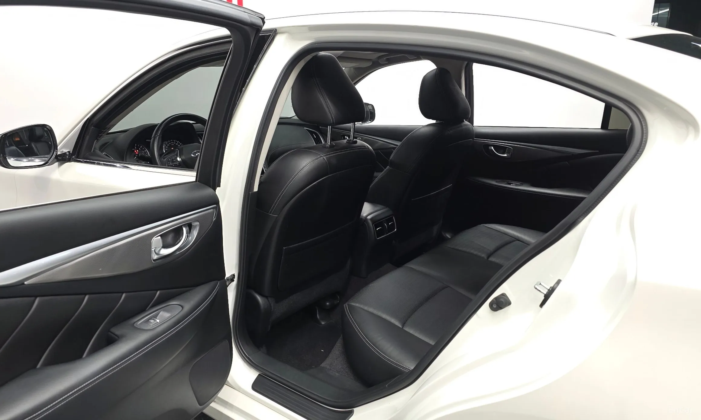 Infiniti Q50 превью 11