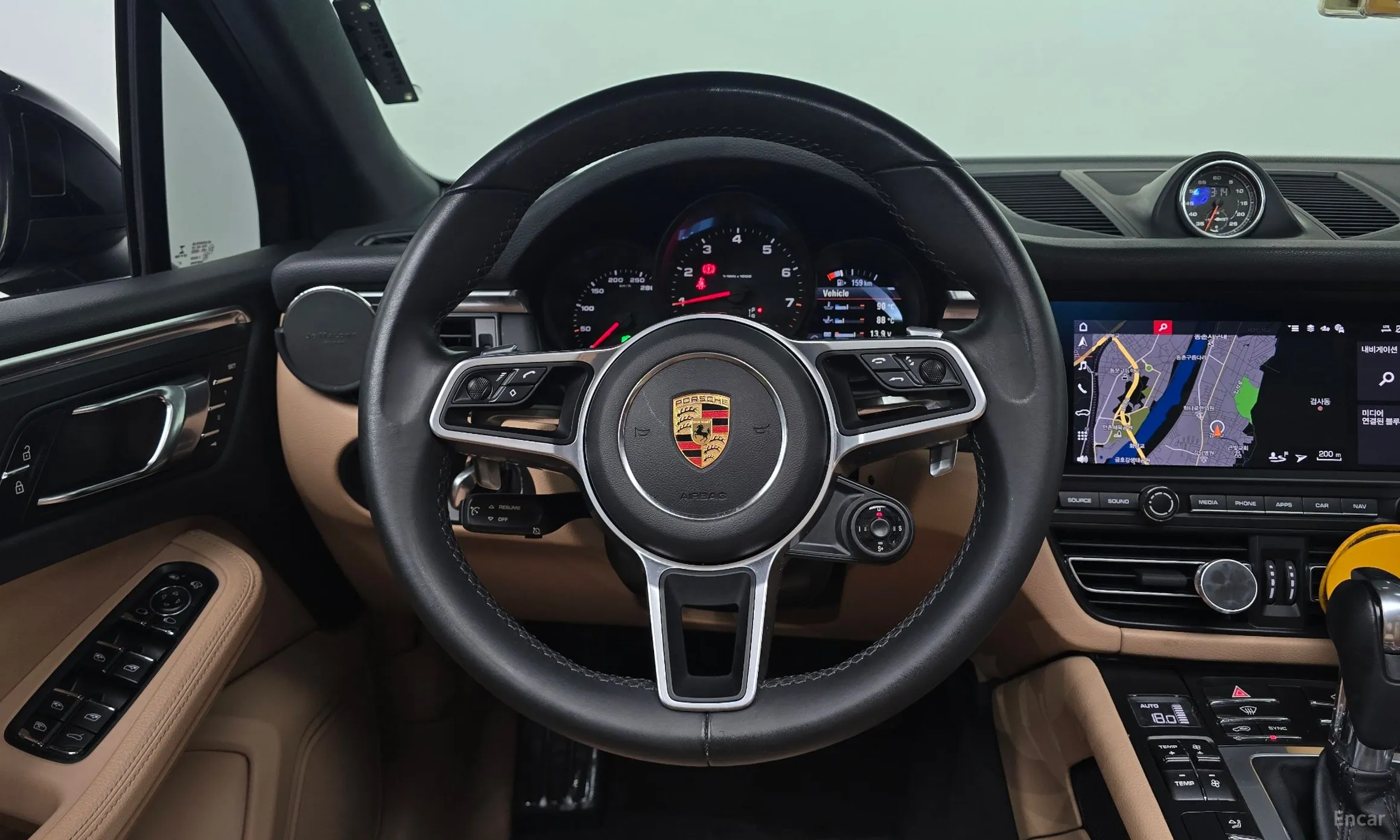 Porsche Macan превью 13