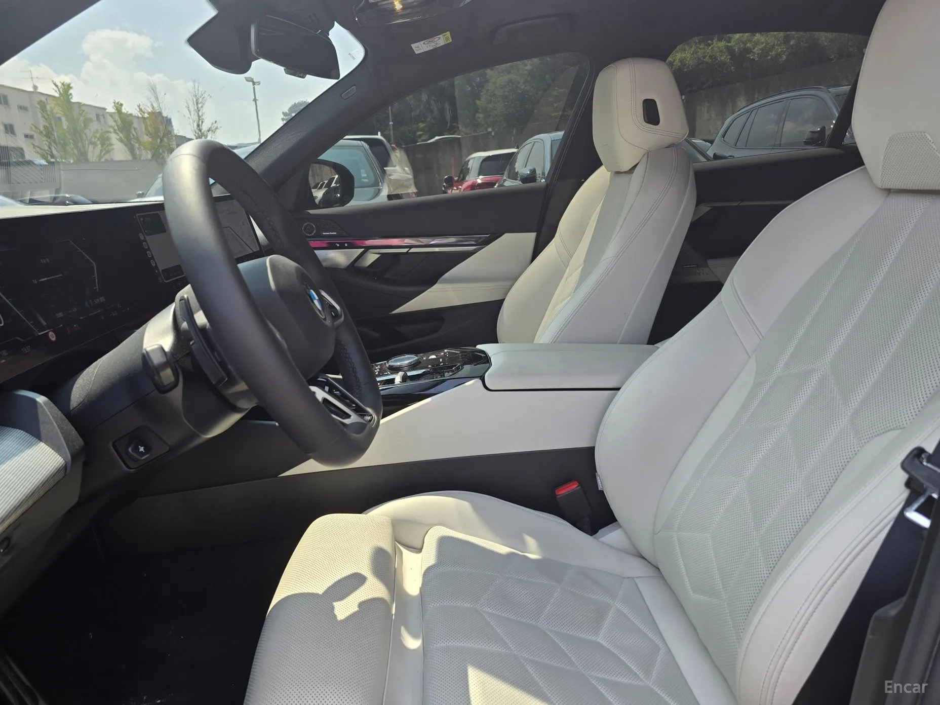 BMW 5 Series (G60) превью 11