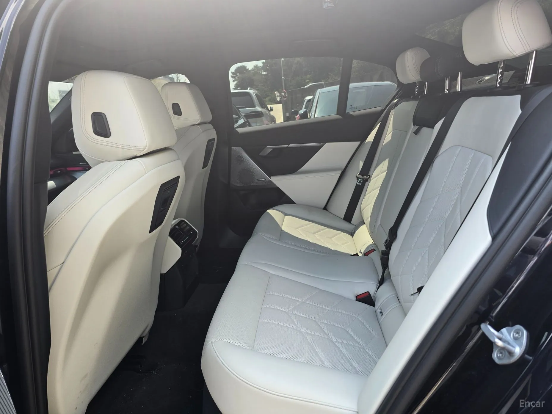 BMW 5 Series (G60) превью 12
