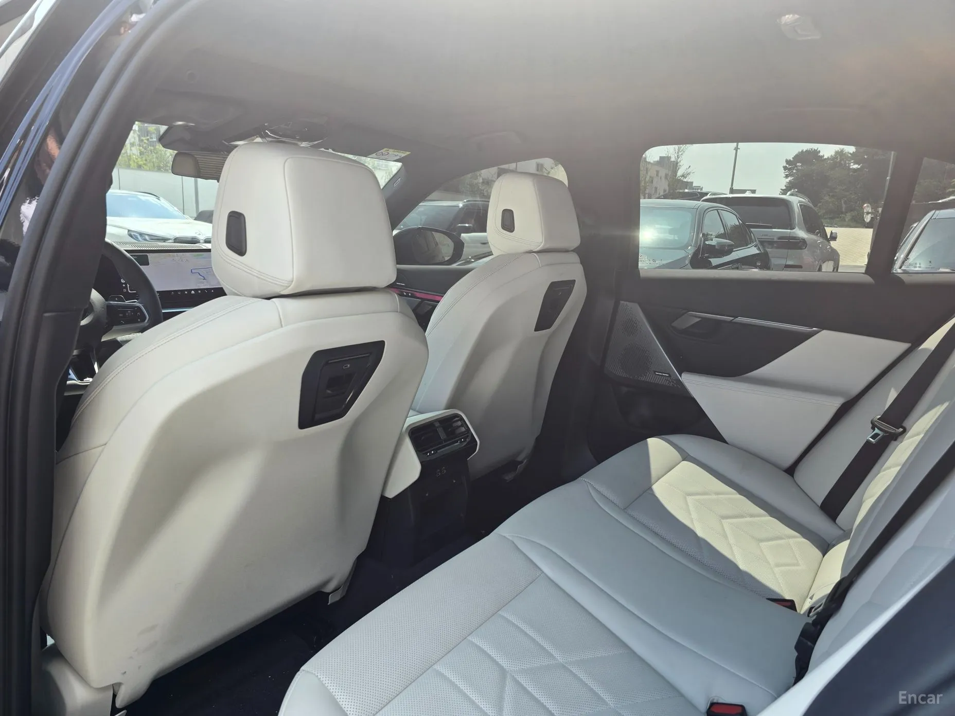 BMW 5 Series (G60) превью 13