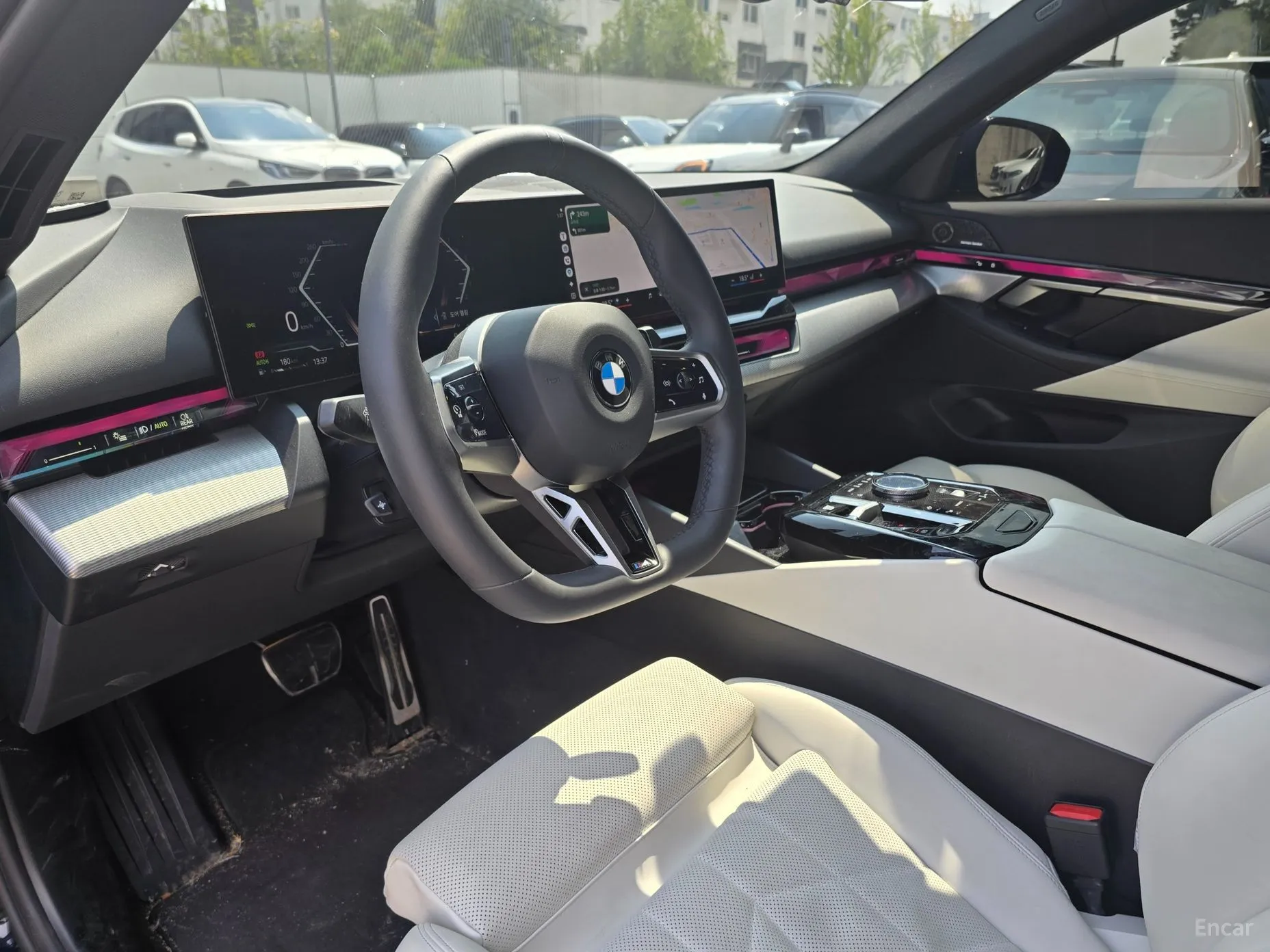 BMW 5 Series (G60) превью 14