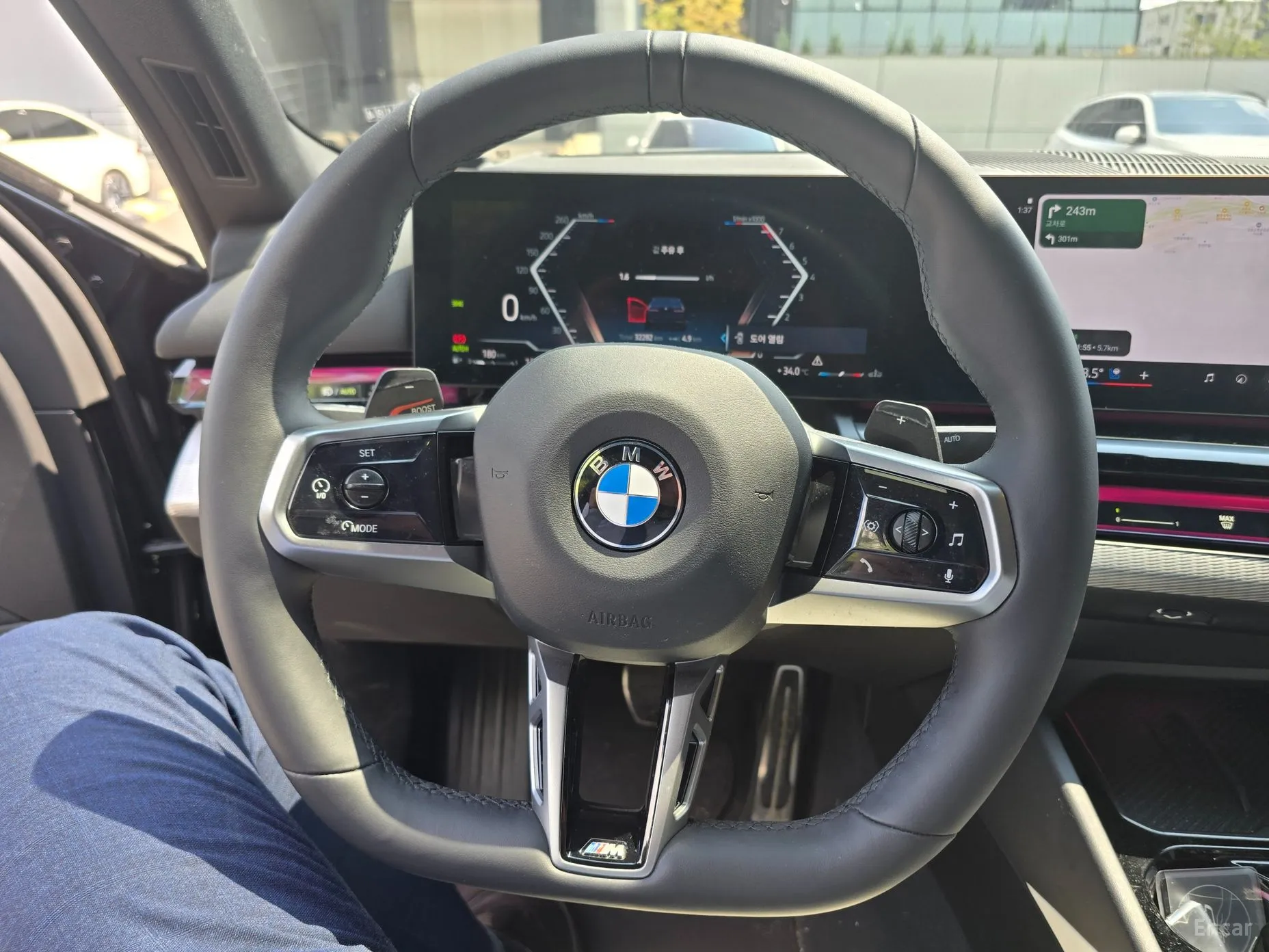 BMW 5 Series (G60) превью 15