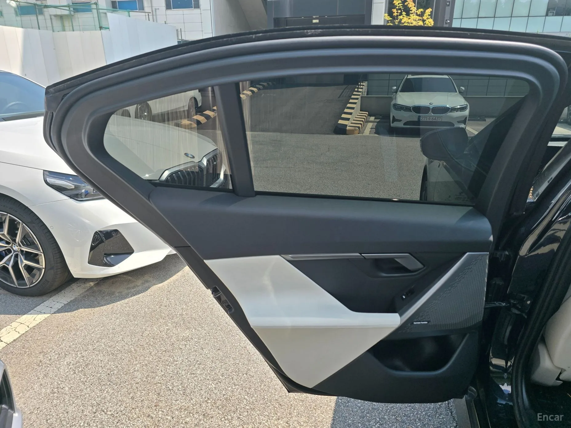 BMW 5 Series (G60) превью 16