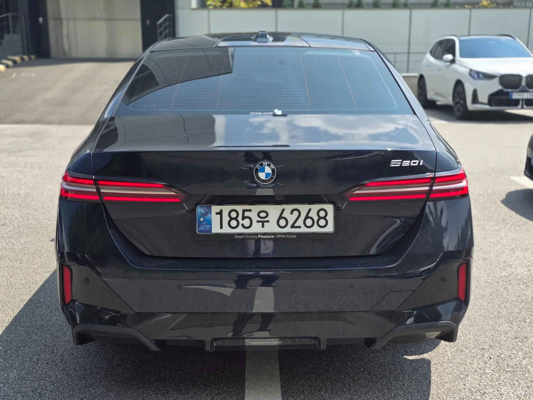 BMW 5 Series (G60) превью 3