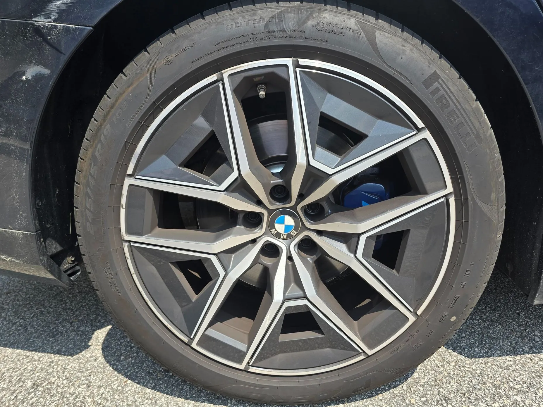 BMW 5 Series (G60) превью 7