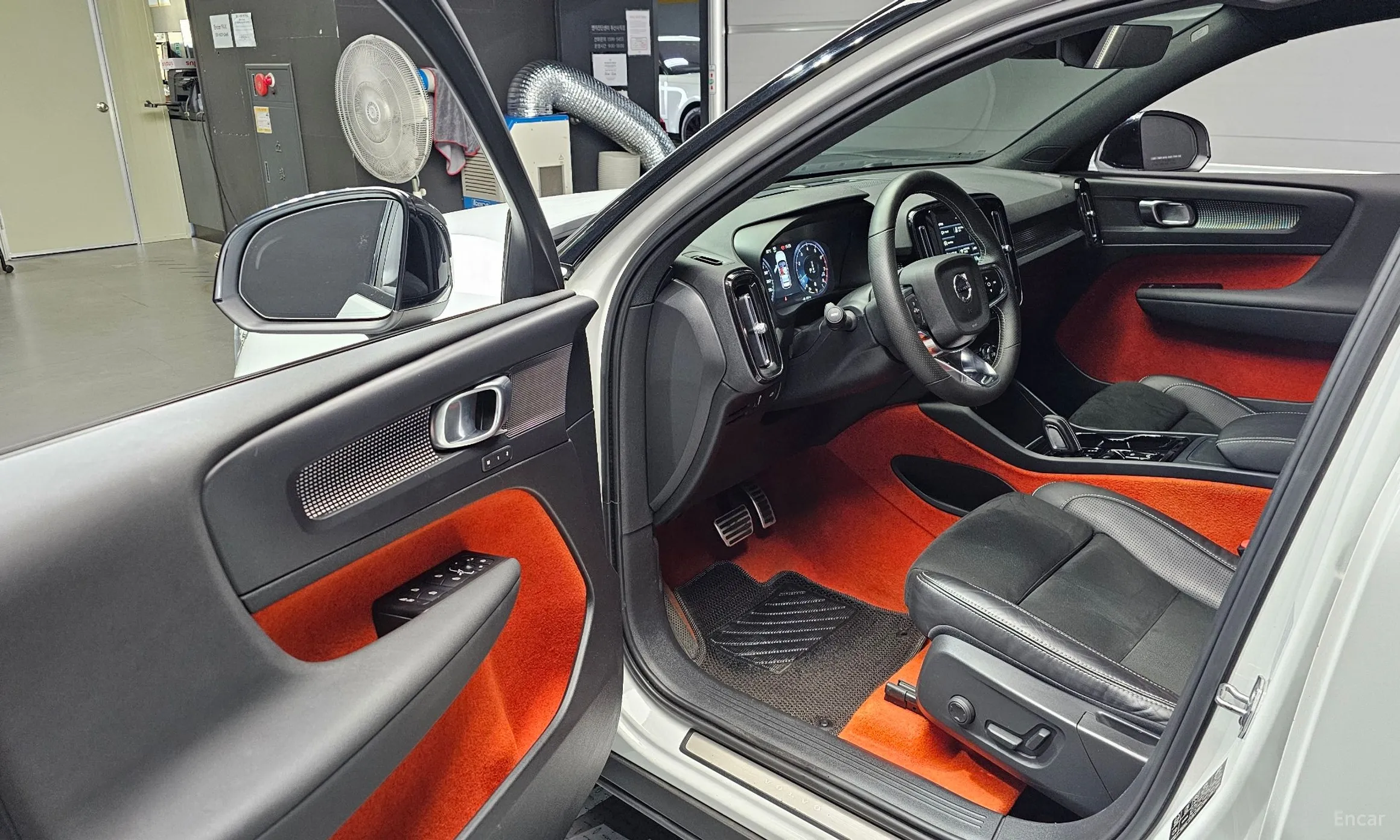 Volvo XC40 превью 10