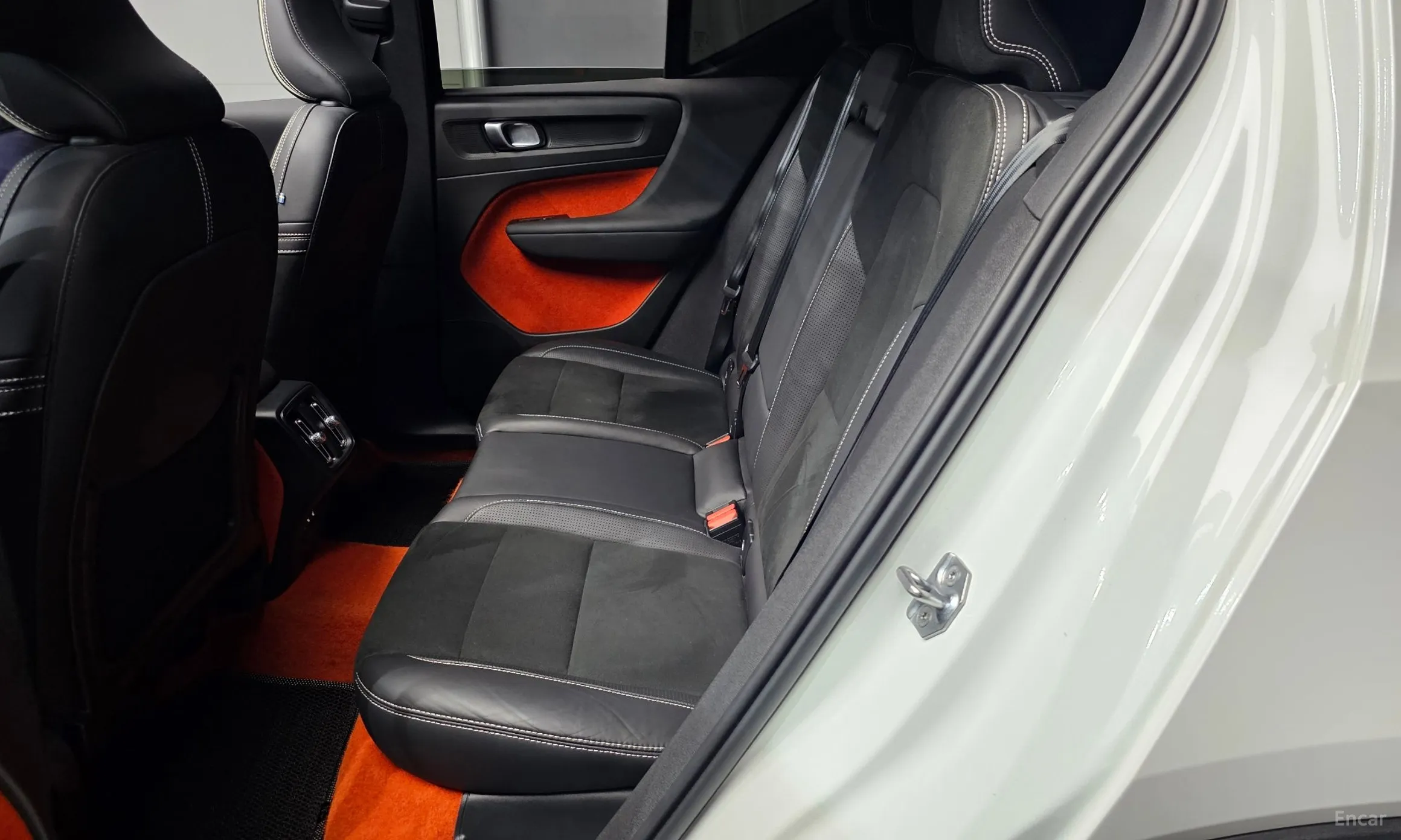 Volvo XC40 превью 11