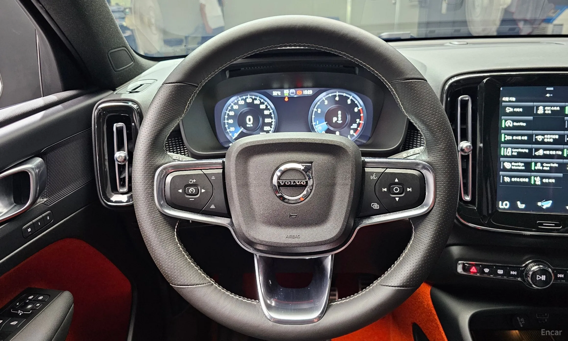 Volvo XC40 превью 13