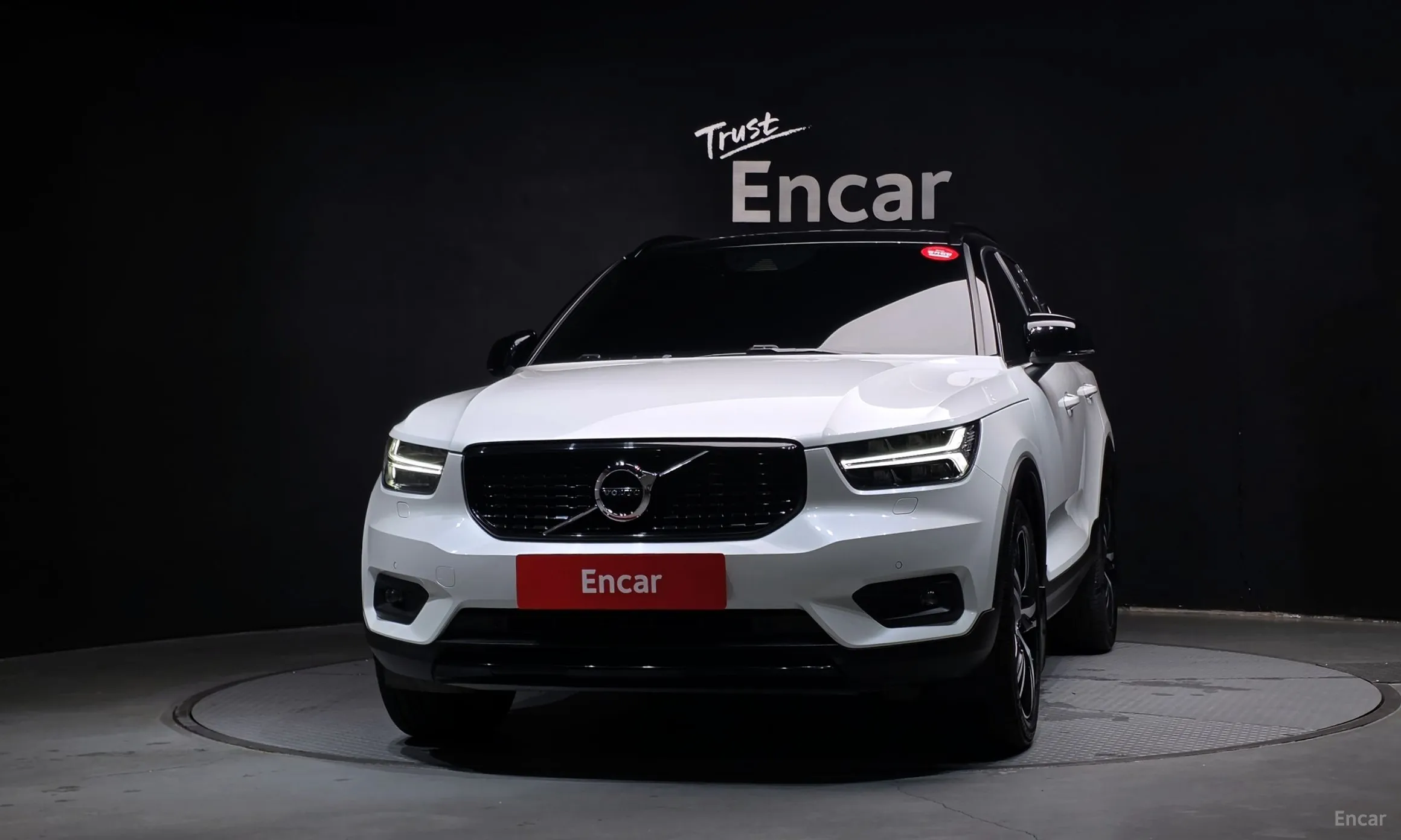 Volvo XC40 превью 3