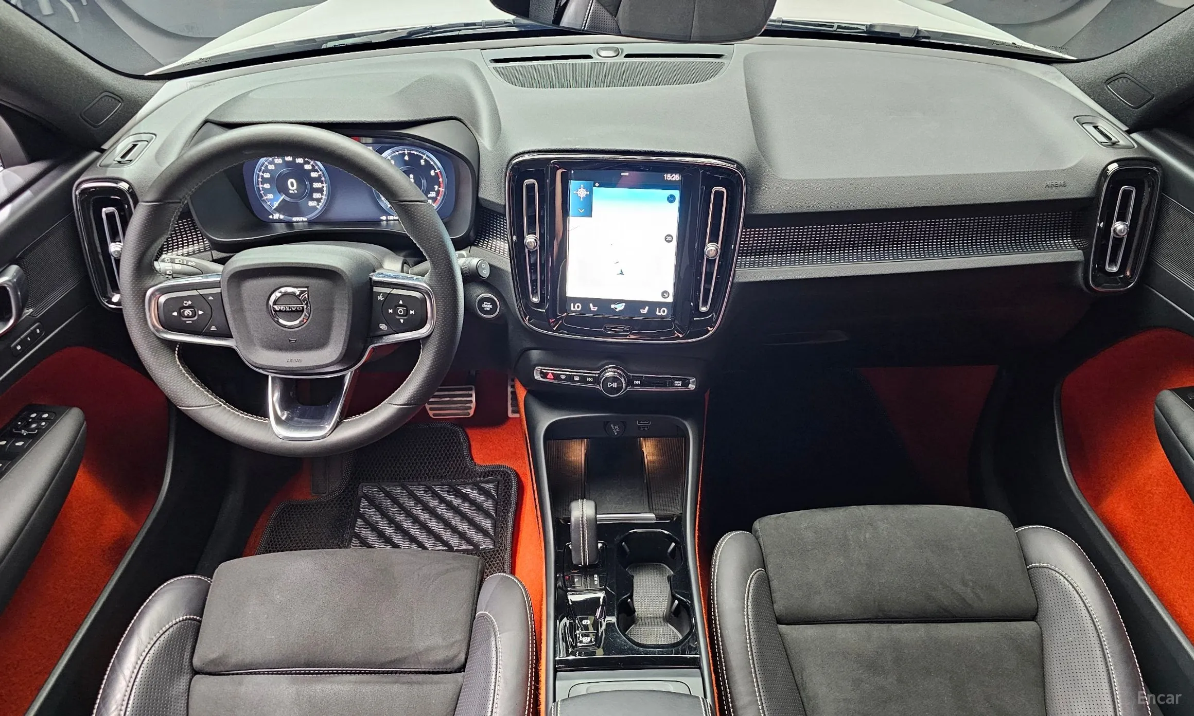 Volvo XC40 превью 7