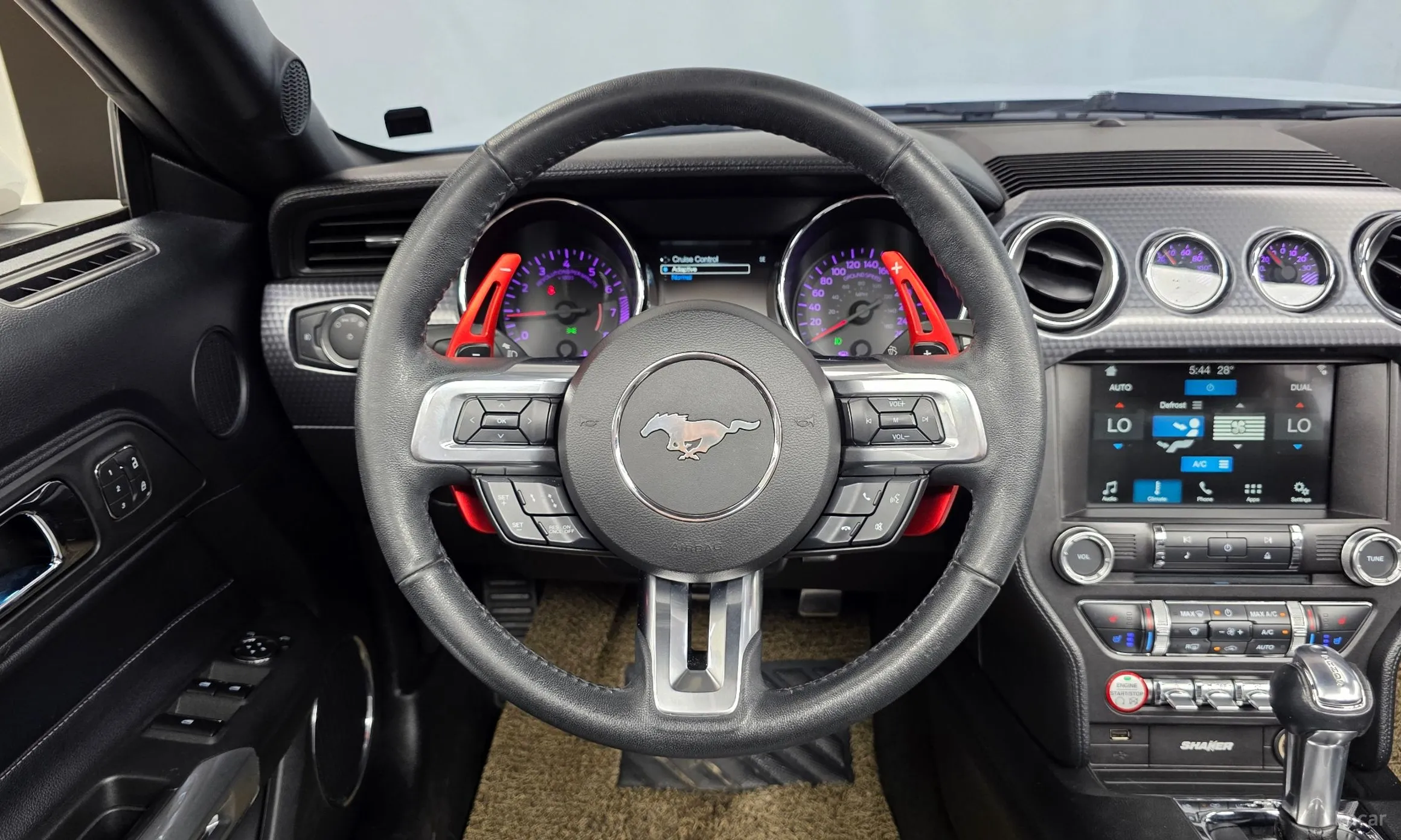 Ford Mustang превью 13