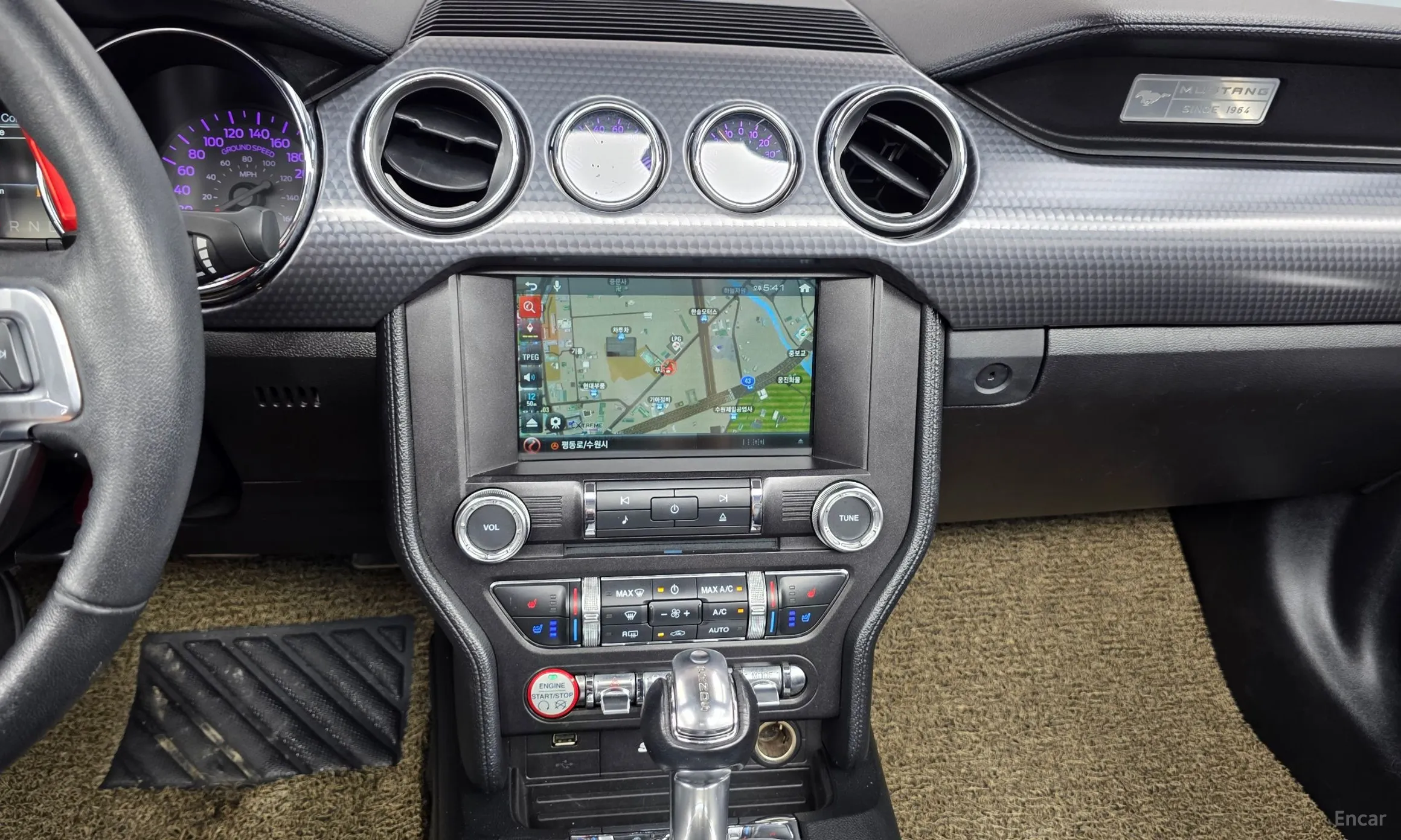 Ford Mustang превью 14
