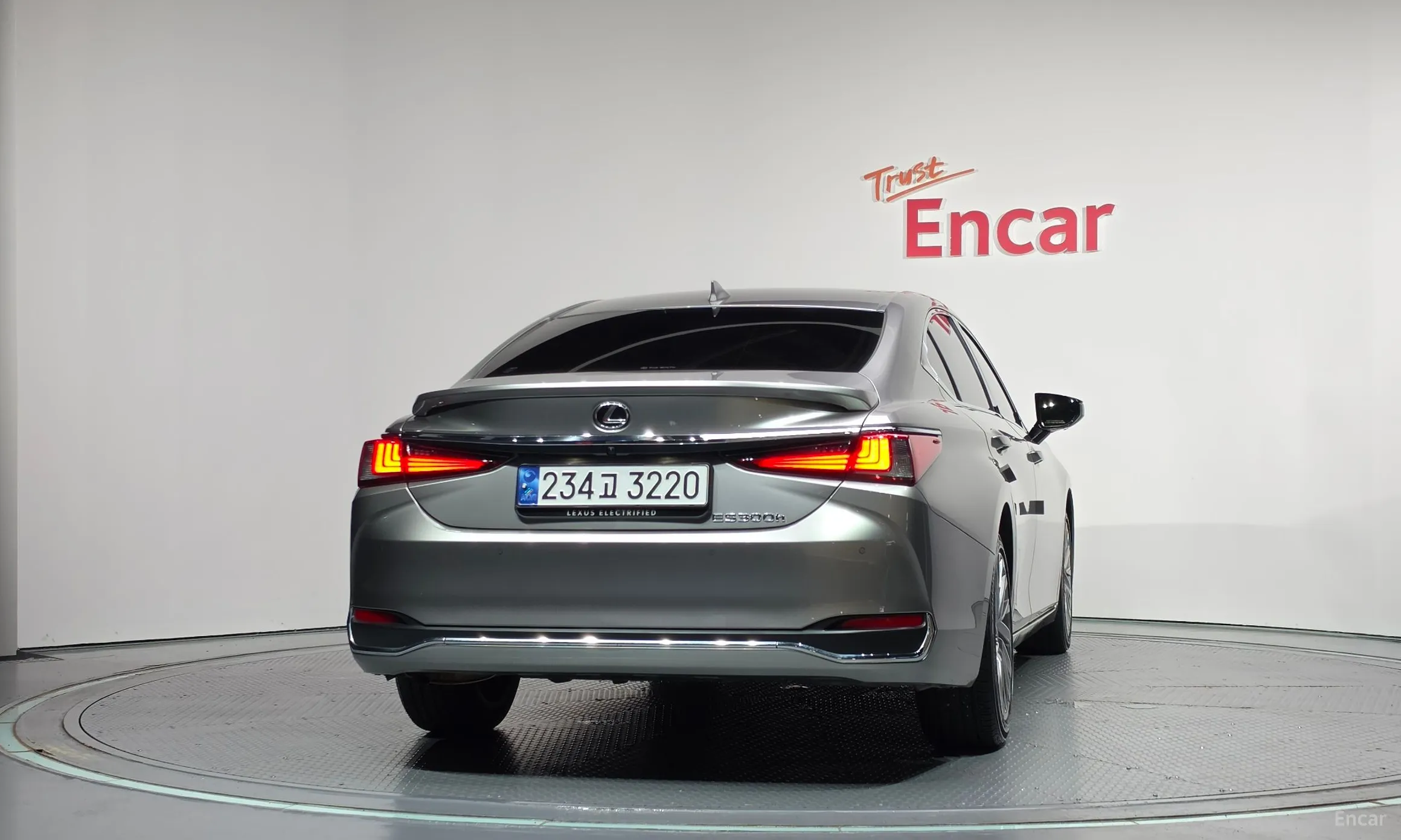 Lexus ES300h 7th Generation превью 4