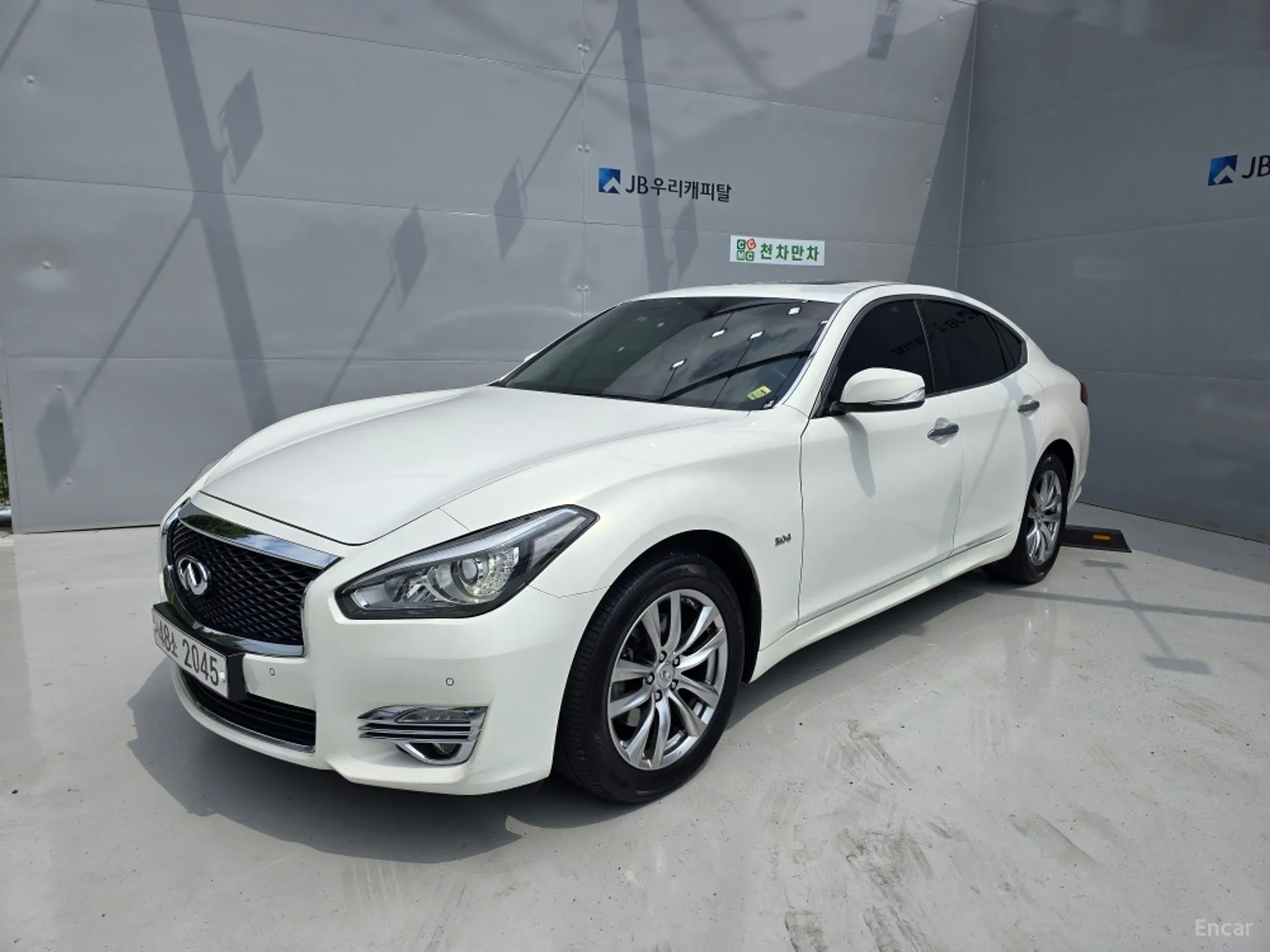 Infiniti Q70