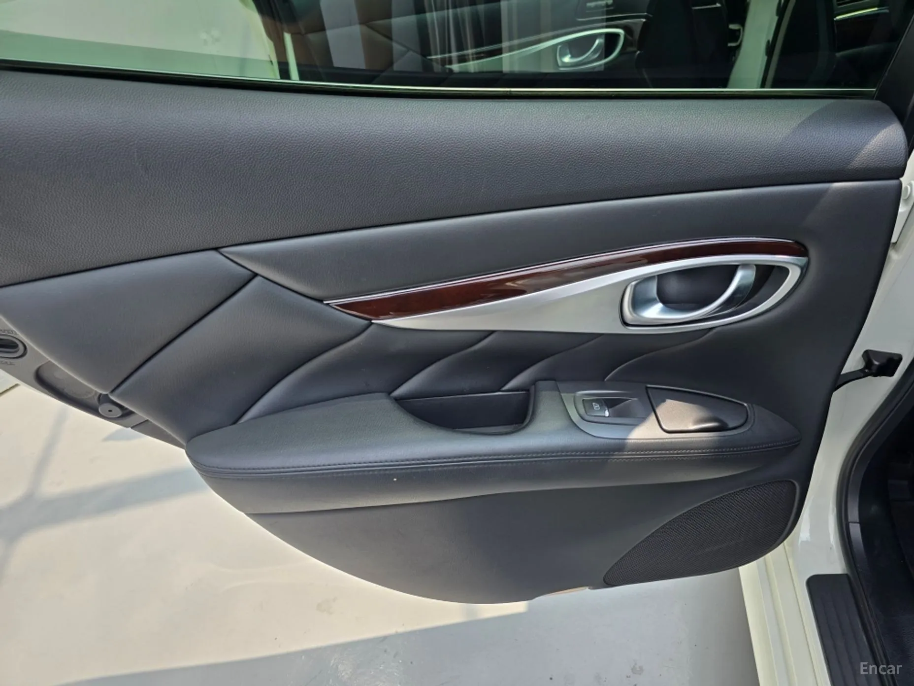 Infiniti Q70 превью 16