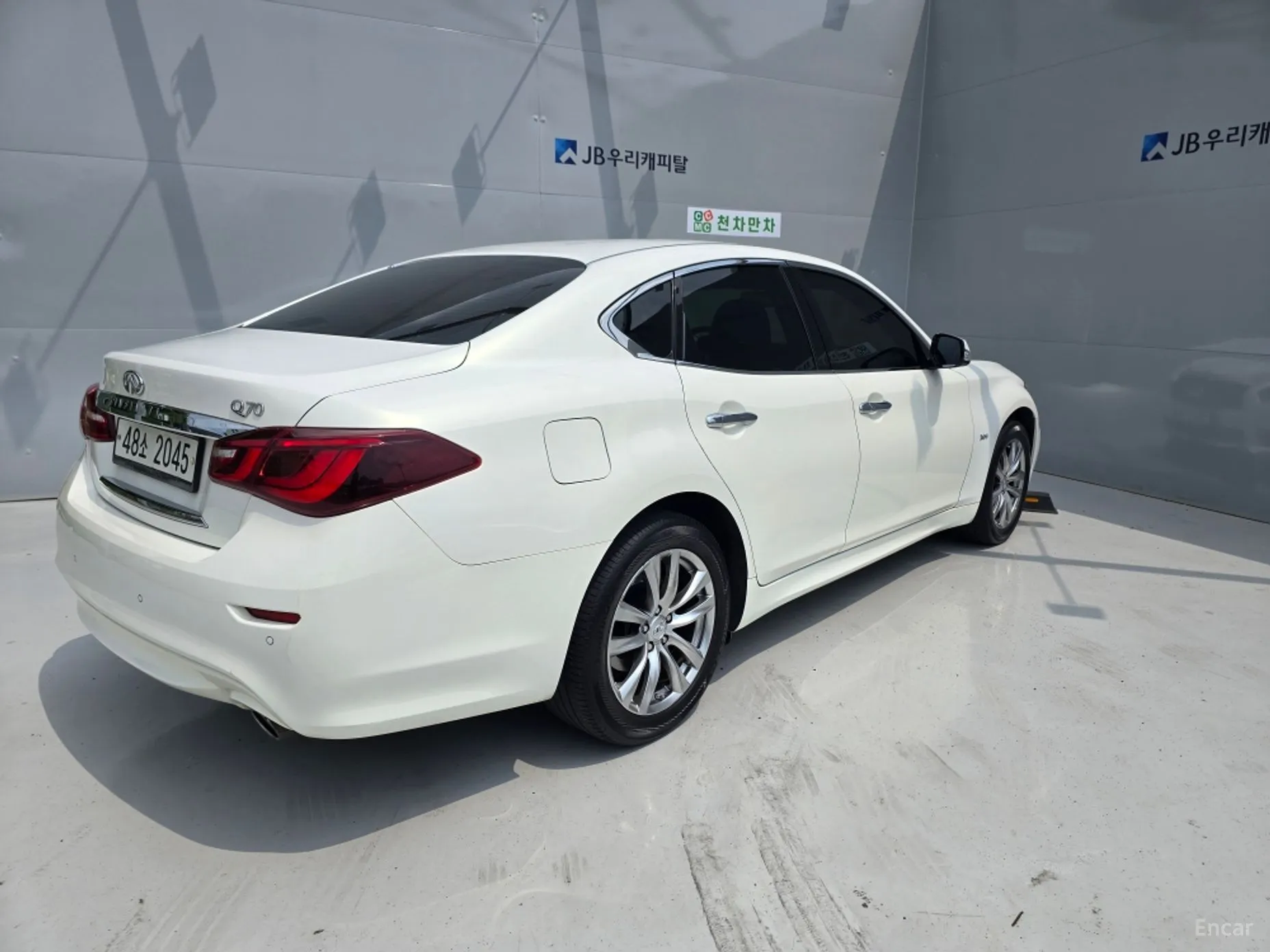 Infiniti Q70 превью 3