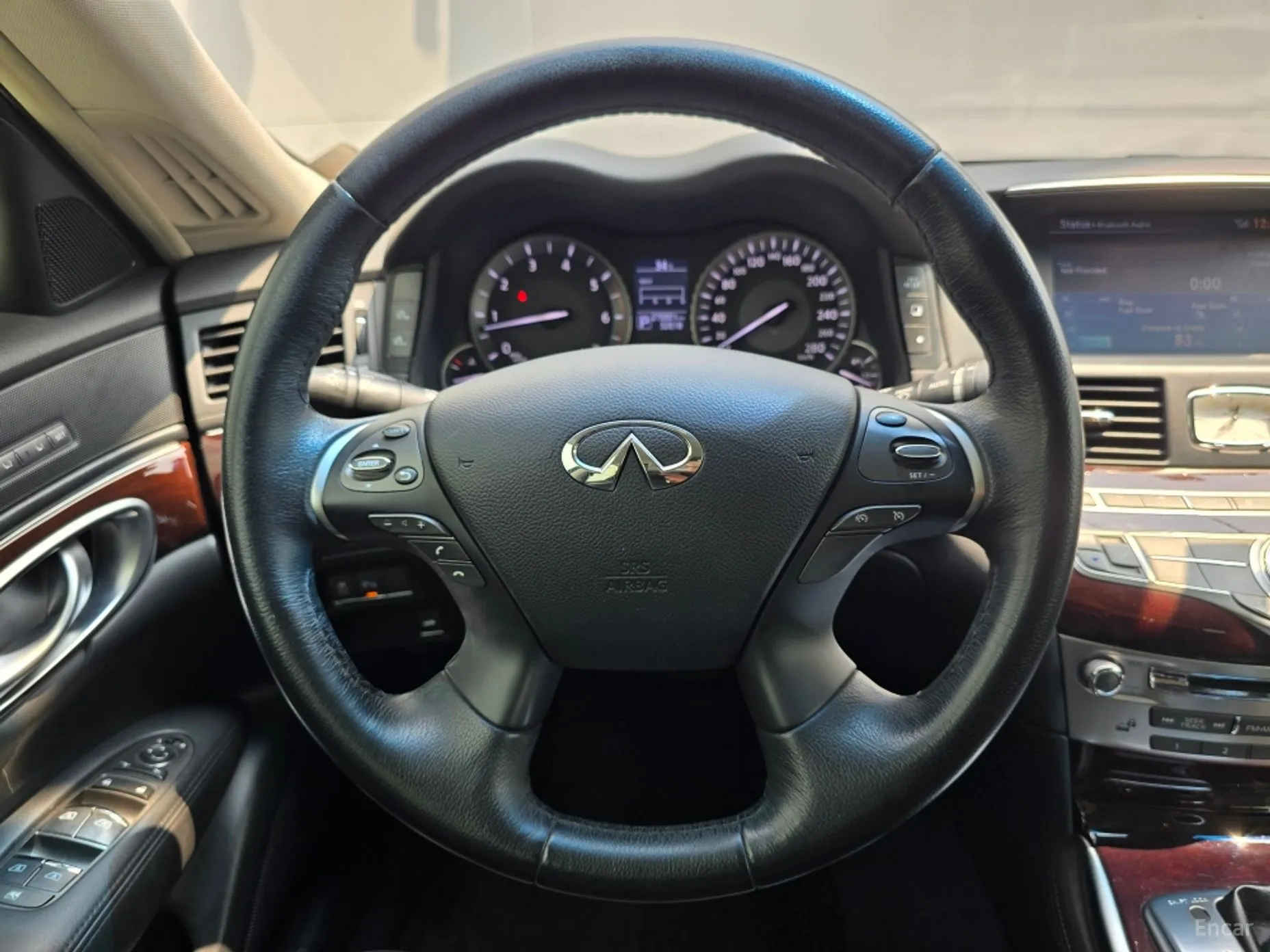 Infiniti Q70 превью 7