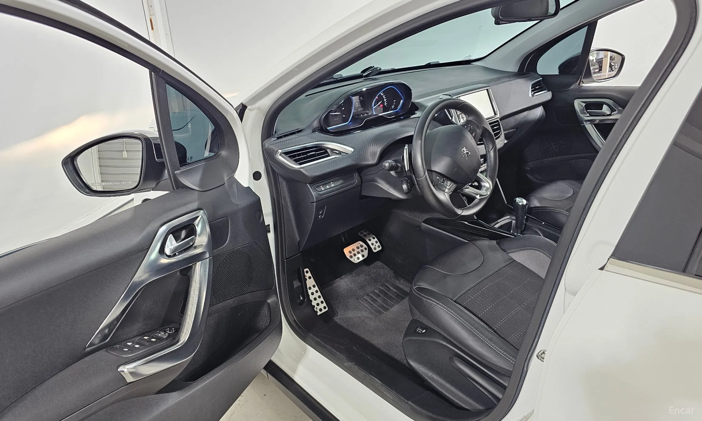 Peugeot 2008. превью 10