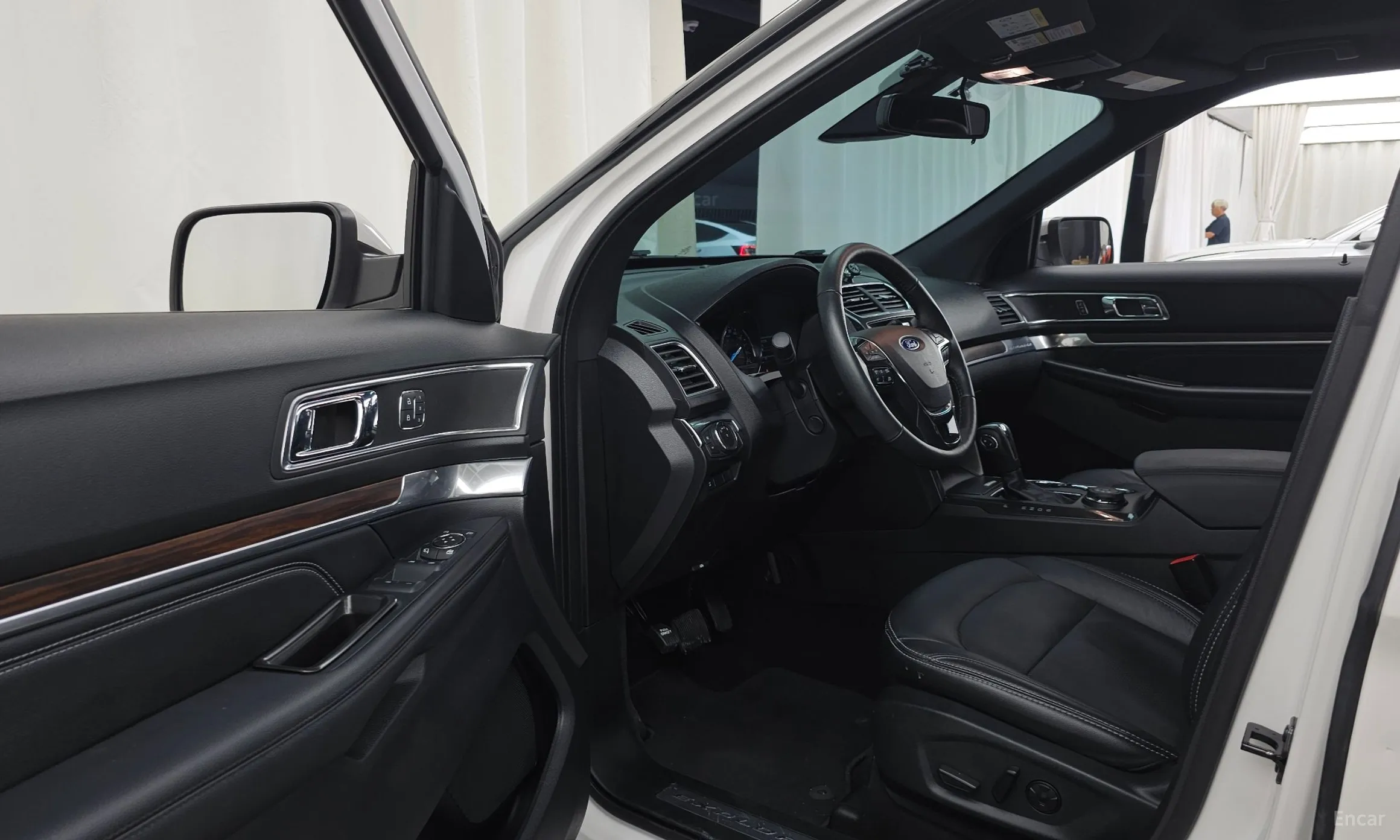 Ford Explorer превью 10